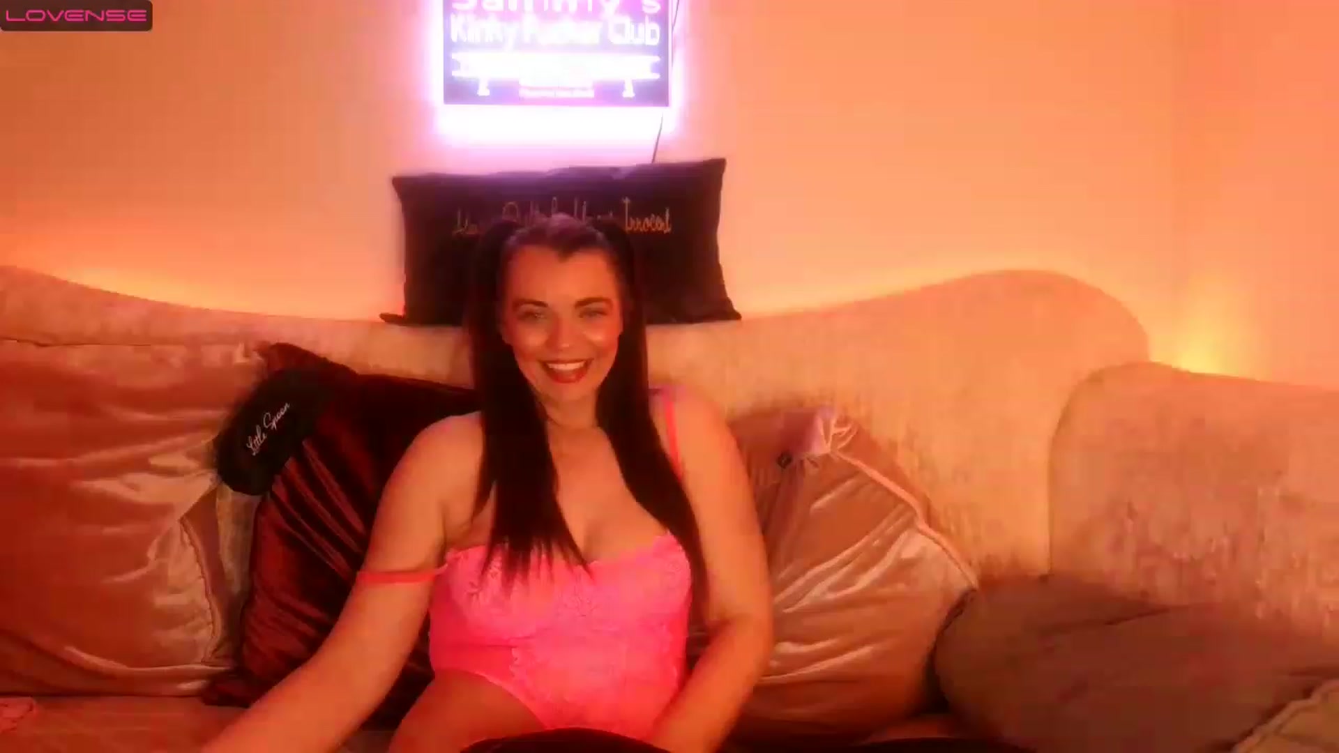 Gallery image thumbnail from innocentSamx's myfreecams stream on, 01/04/2023, 20:59 image 12 of 20