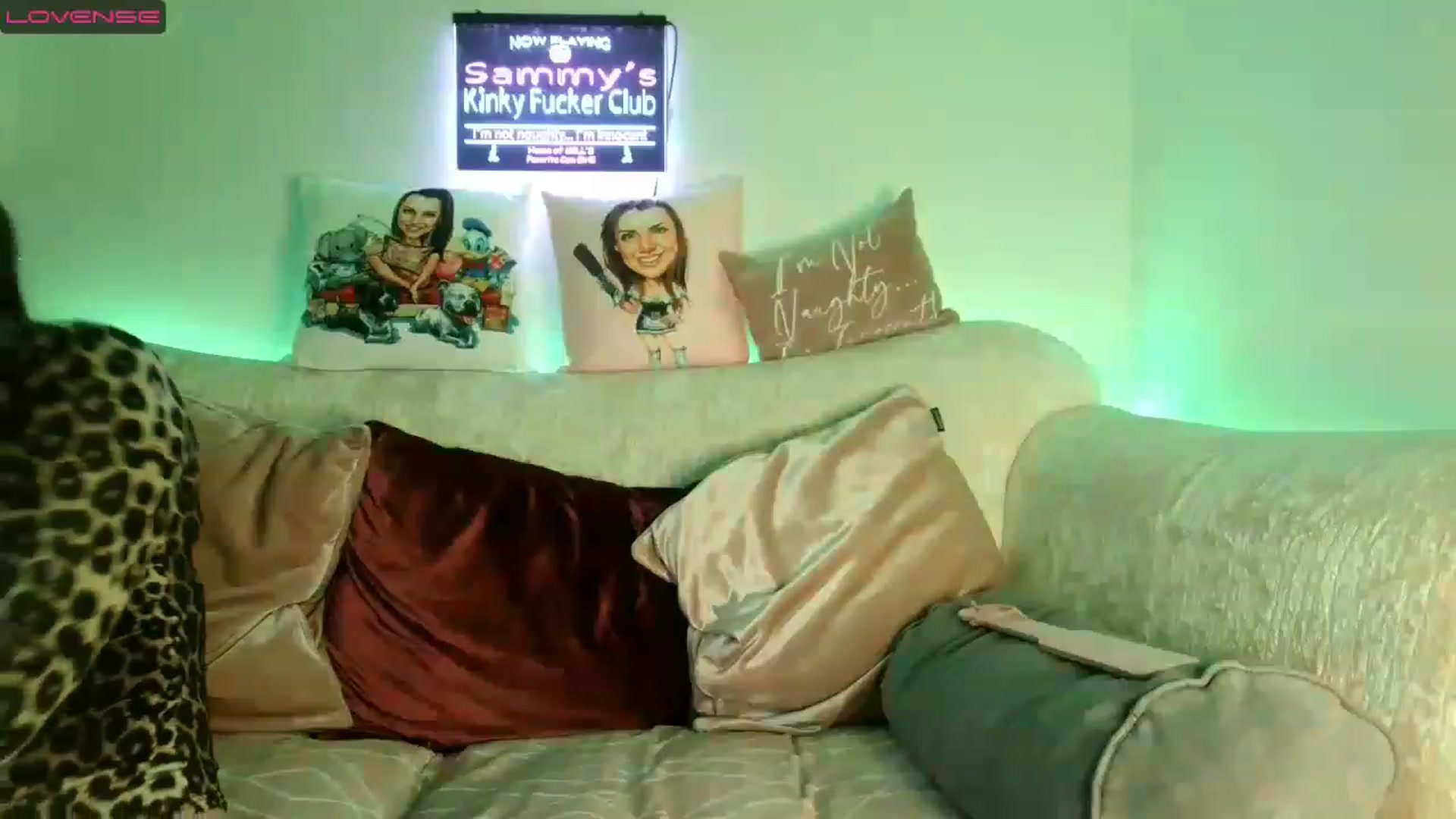 Gallery image thumbnail from innocentSamx's myfreecams stream on, 01/13/2023, 21:27 image 8 of 20