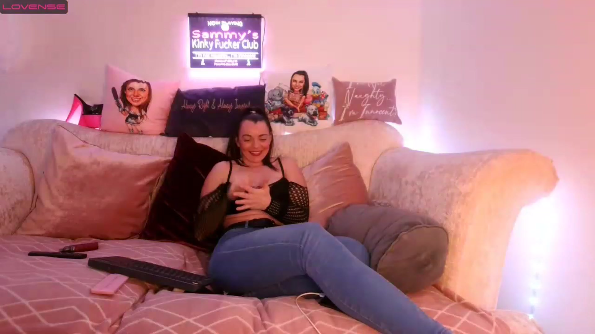 Gallery image thumbnail from innocentSamx's myfreecams stream on, 02/11/2023, 19:10 image 6 of 20