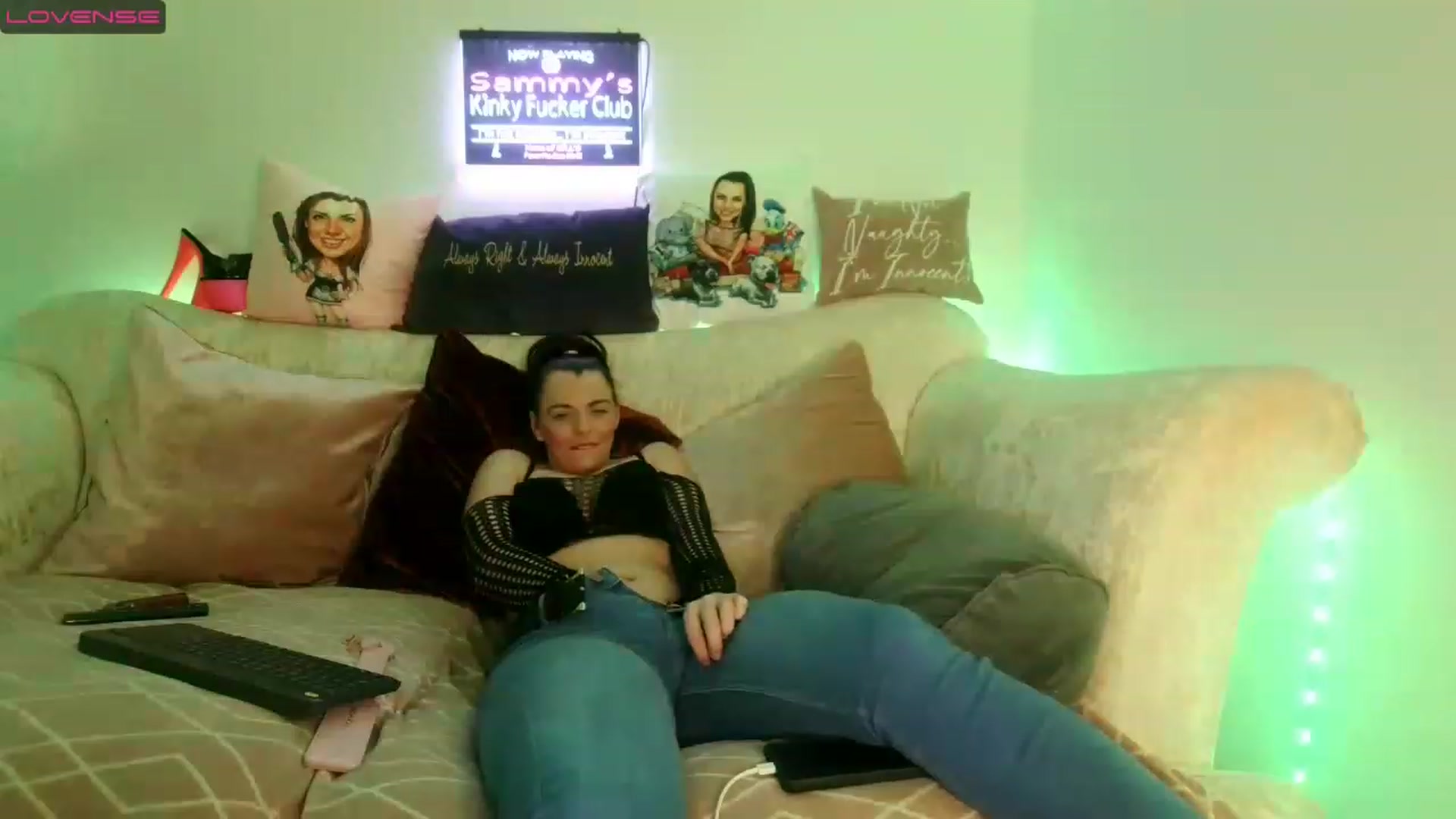 Gallery image thumbnail from innocentSamx's myfreecams stream on, 02/11/2023, 19:10 image 12 of 20