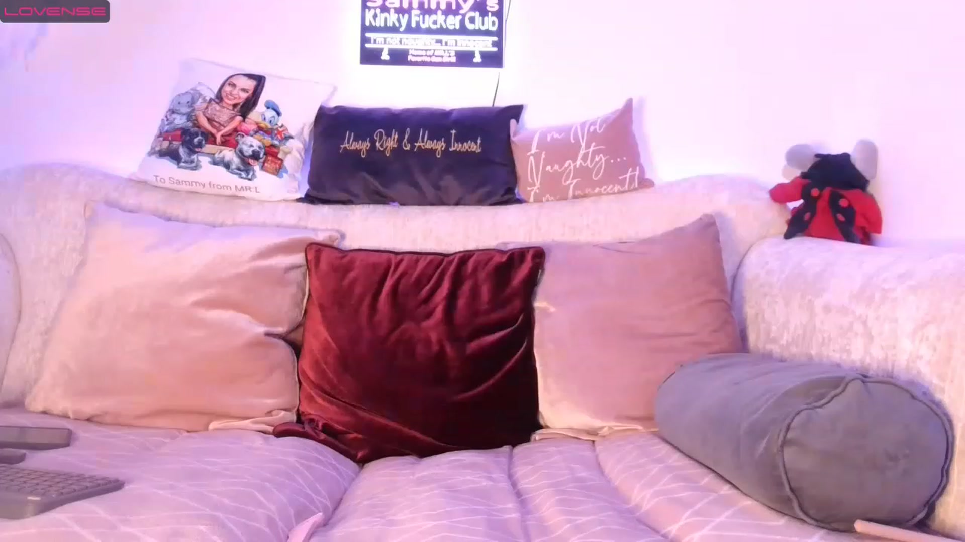 Gallery image thumbnail from innocentSamx's myfreecams stream on, 03/16/2023, 21:49 image 12 of 20
