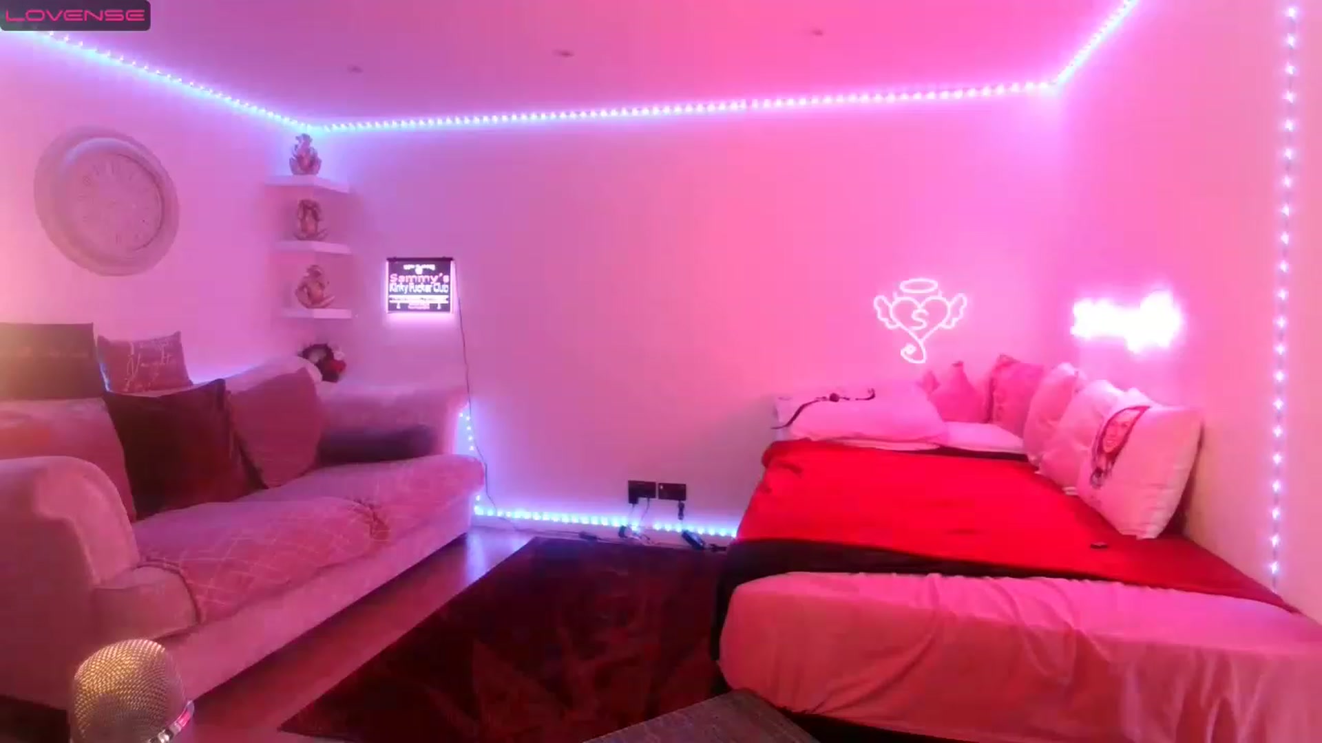 Gallery image thumbnail from innocentSamx's myfreecams stream on, 04/01/2023, 13:48 image 9 of 20