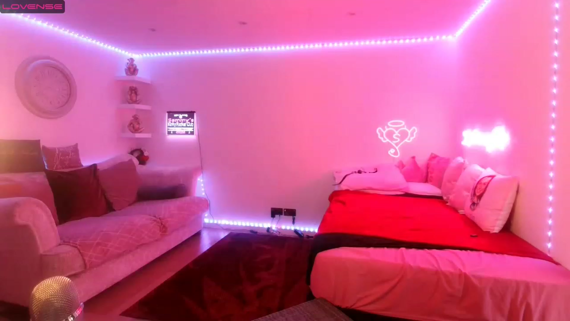 Gallery image thumbnail from innocentSamx's myfreecams stream on, 04/01/2023, 13:48 image 10 of 20