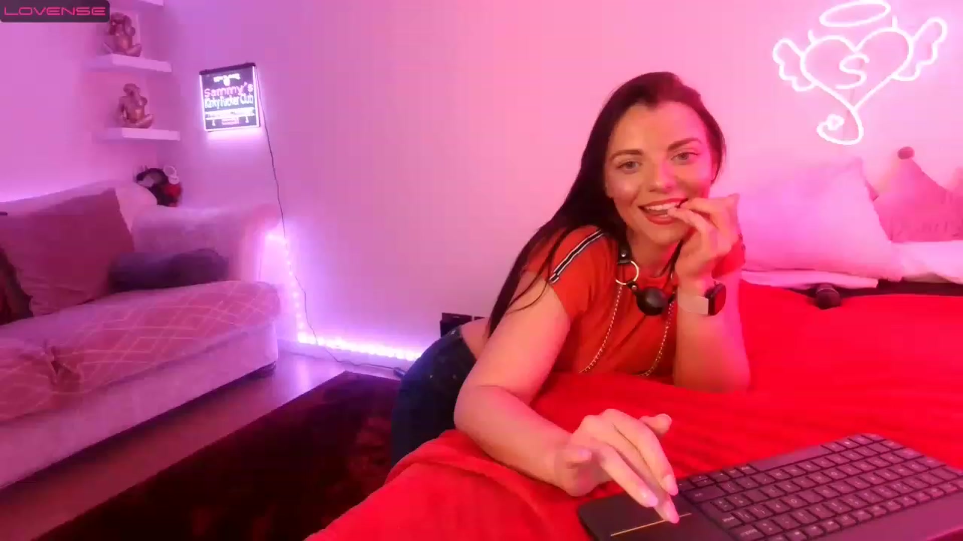 Gallery image thumbnail from innocentSamx's myfreecams stream on, 04/01/2023, 14:47 image 17 of 20