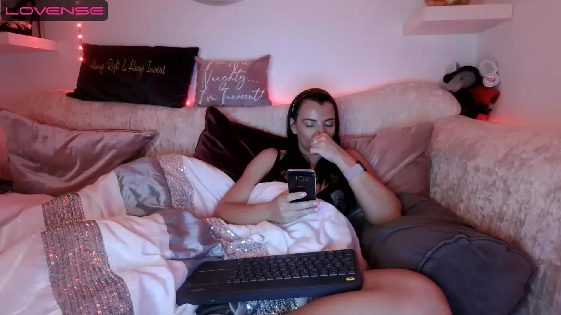 Gallery image thumbnail from innocentSamx's myfreecams stream on, 04/17/2023, 21:38 image 5 of 20