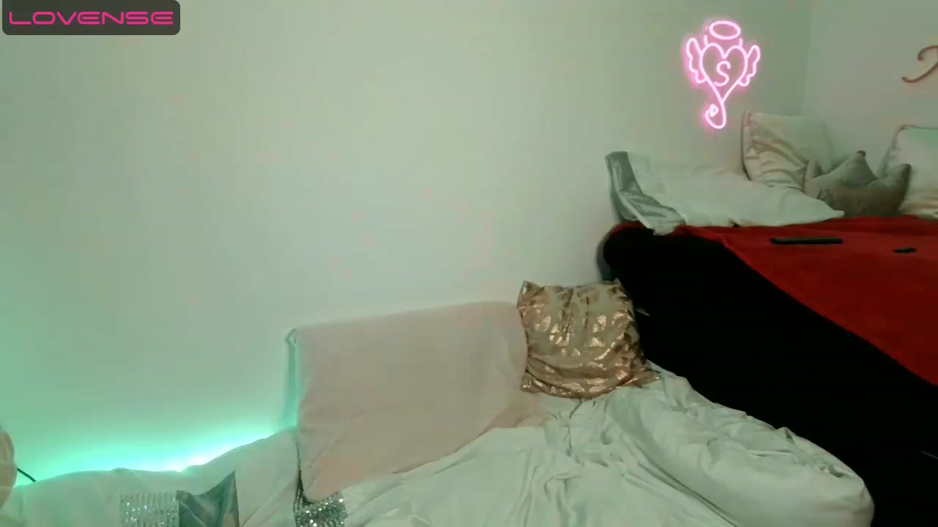 Gallery image thumbnail from innocentSamx's myfreecams stream on, 04/19/2023, 20:31 image 2 of 20