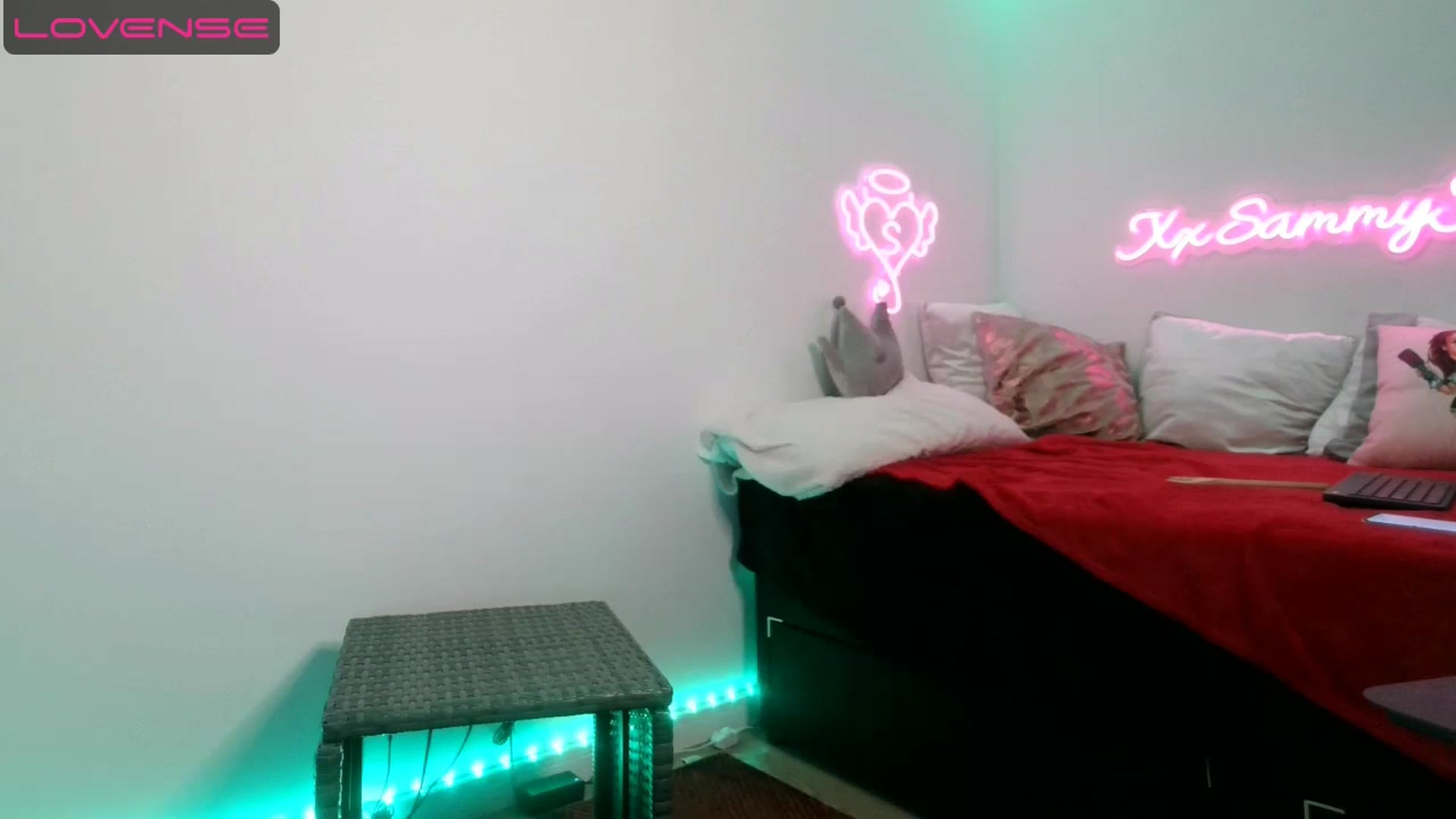 Gallery image thumbnail from innocentSamx's myfreecams stream on, 04/20/2023, 19:29 image 12 of 20