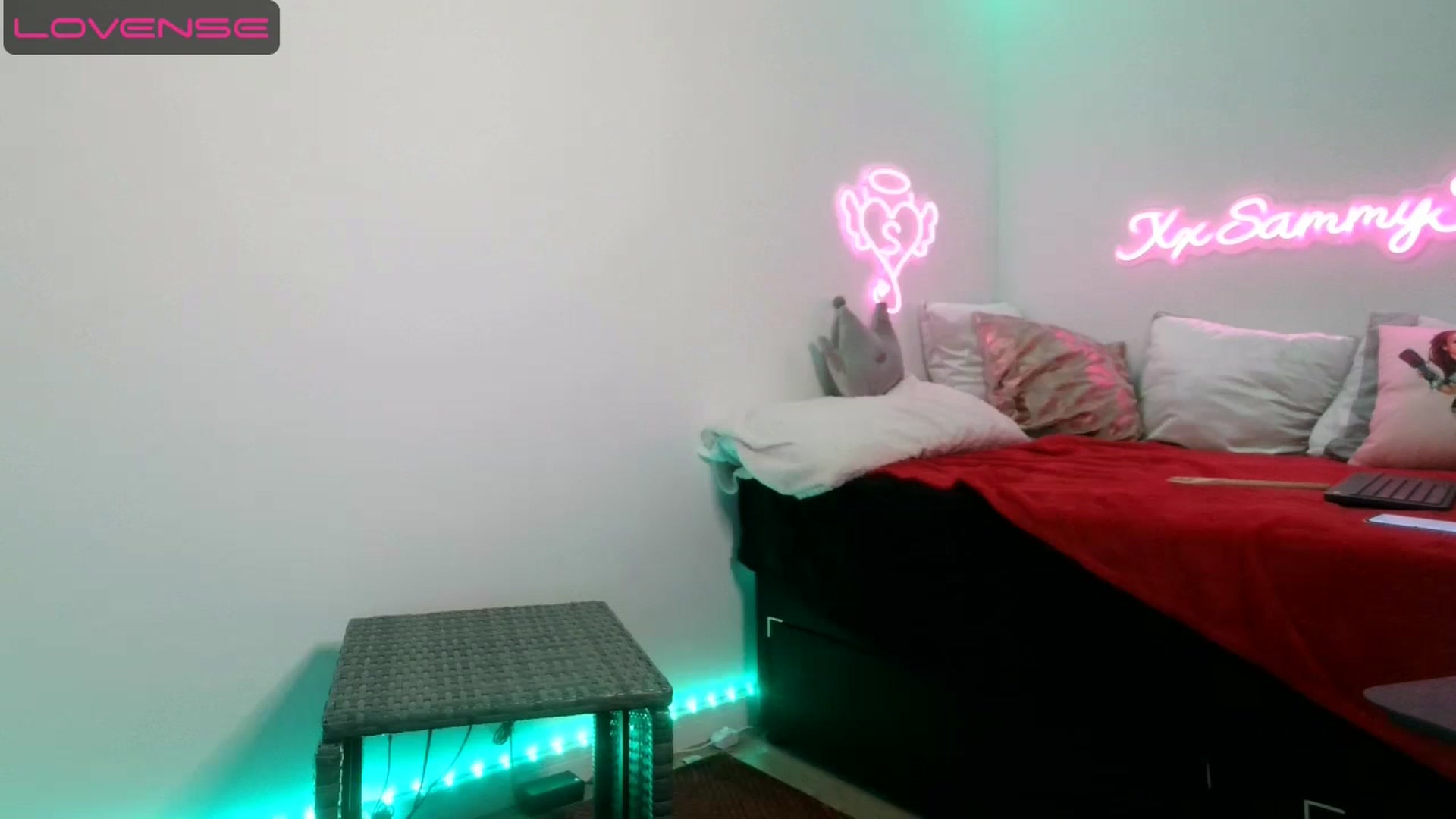 Gallery image thumbnail from innocentSamx's myfreecams stream on, 04/20/2023, 19:29 image 15 of 20