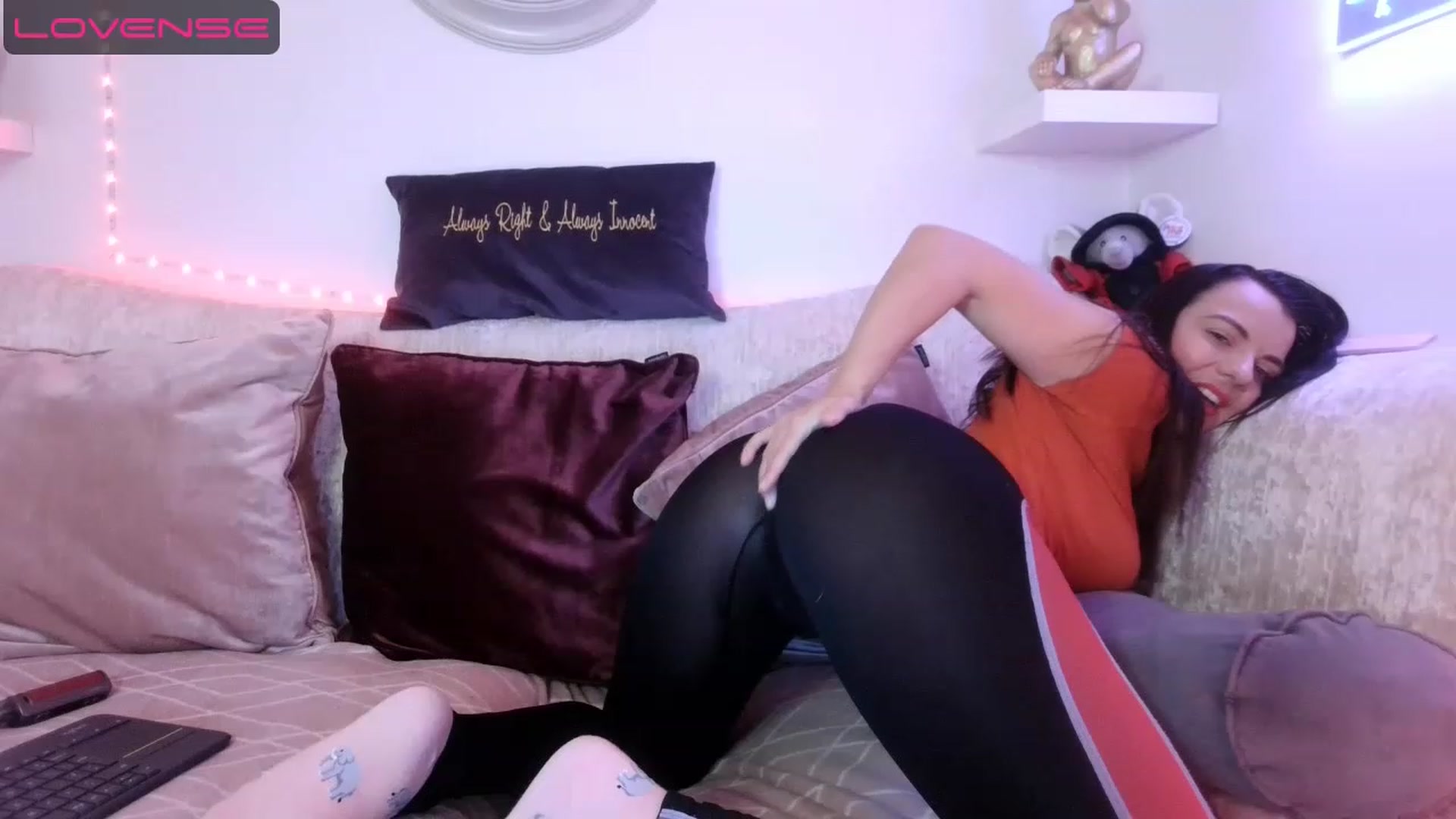 Gallery image thumbnail from innocentSamx's myfreecams stream on, 04/28/2023, 14:28 image 6 of 20