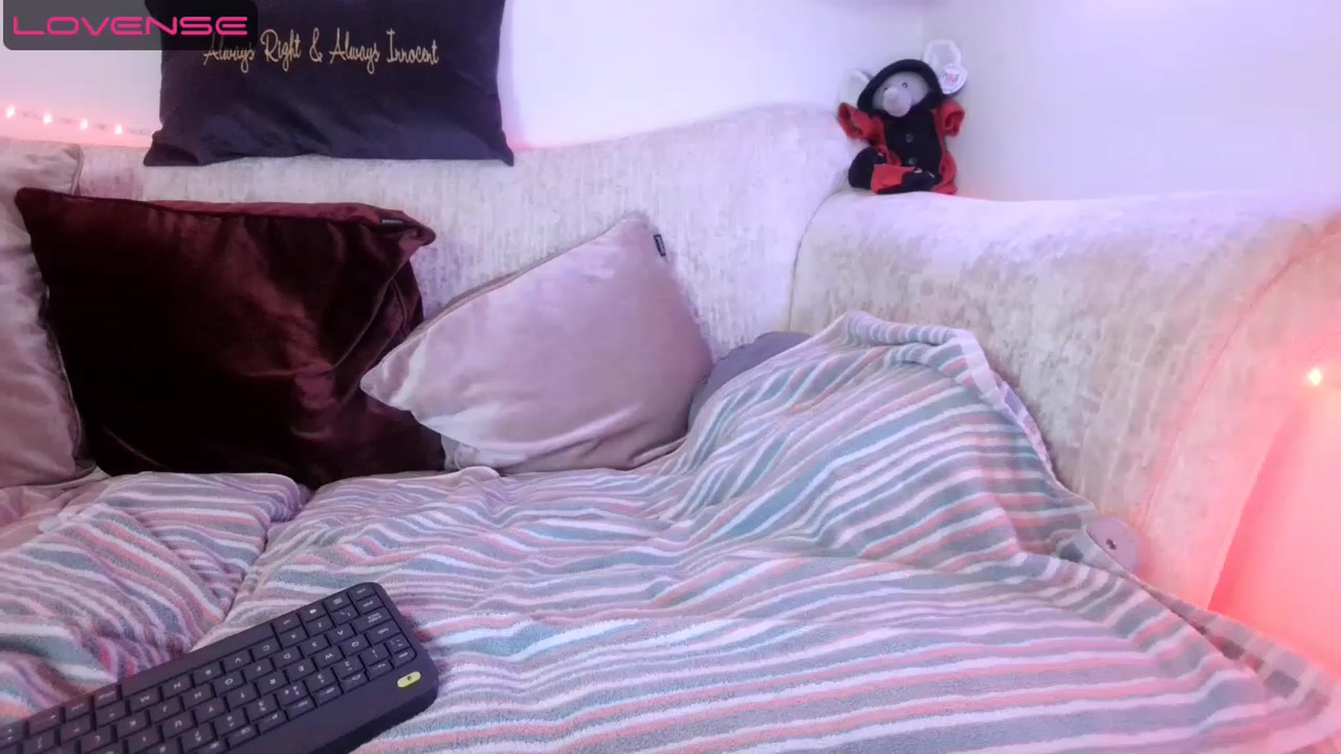 Gallery image thumbnail from innocentSamx's myfreecams stream on, 04/28/2023, 17:04 image 15 of 20