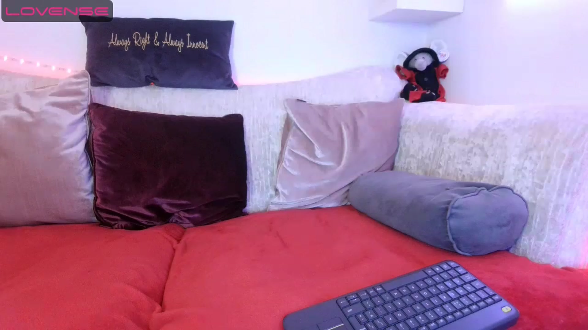 Gallery image thumbnail from innocentSamx's myfreecams stream on, 05/01/2023, 10:59 image 1 of 20