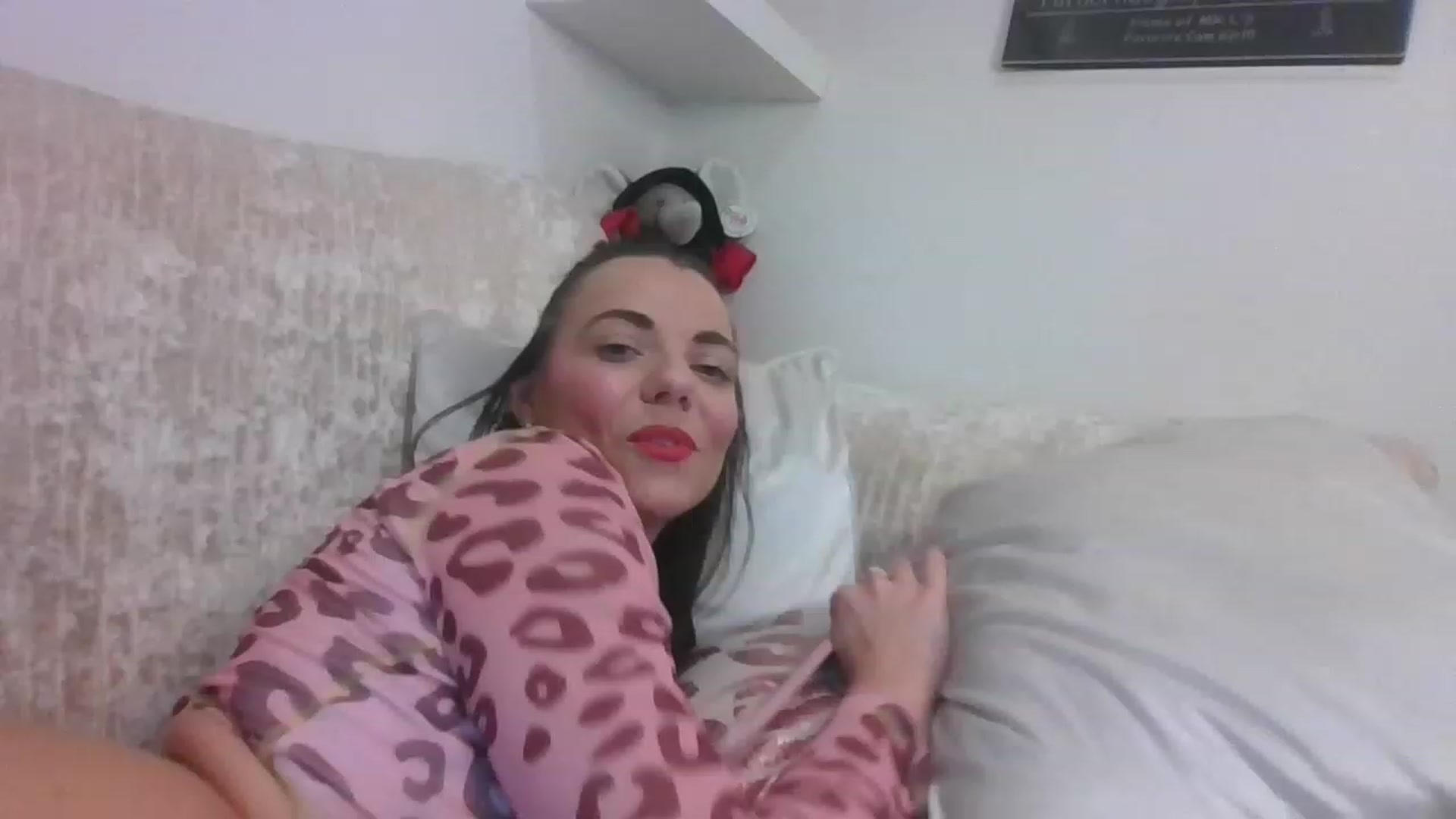 Gallery image thumbnail from innocentSamx's myfreecams stream on, 05/26/2023, 13:39 image 12 of 20