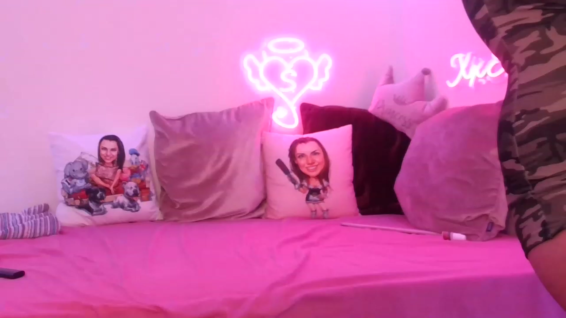 Gallery image thumbnail from innocentSamx's myfreecams stream on, 06/02/2023, 12:33 image 7 of 20