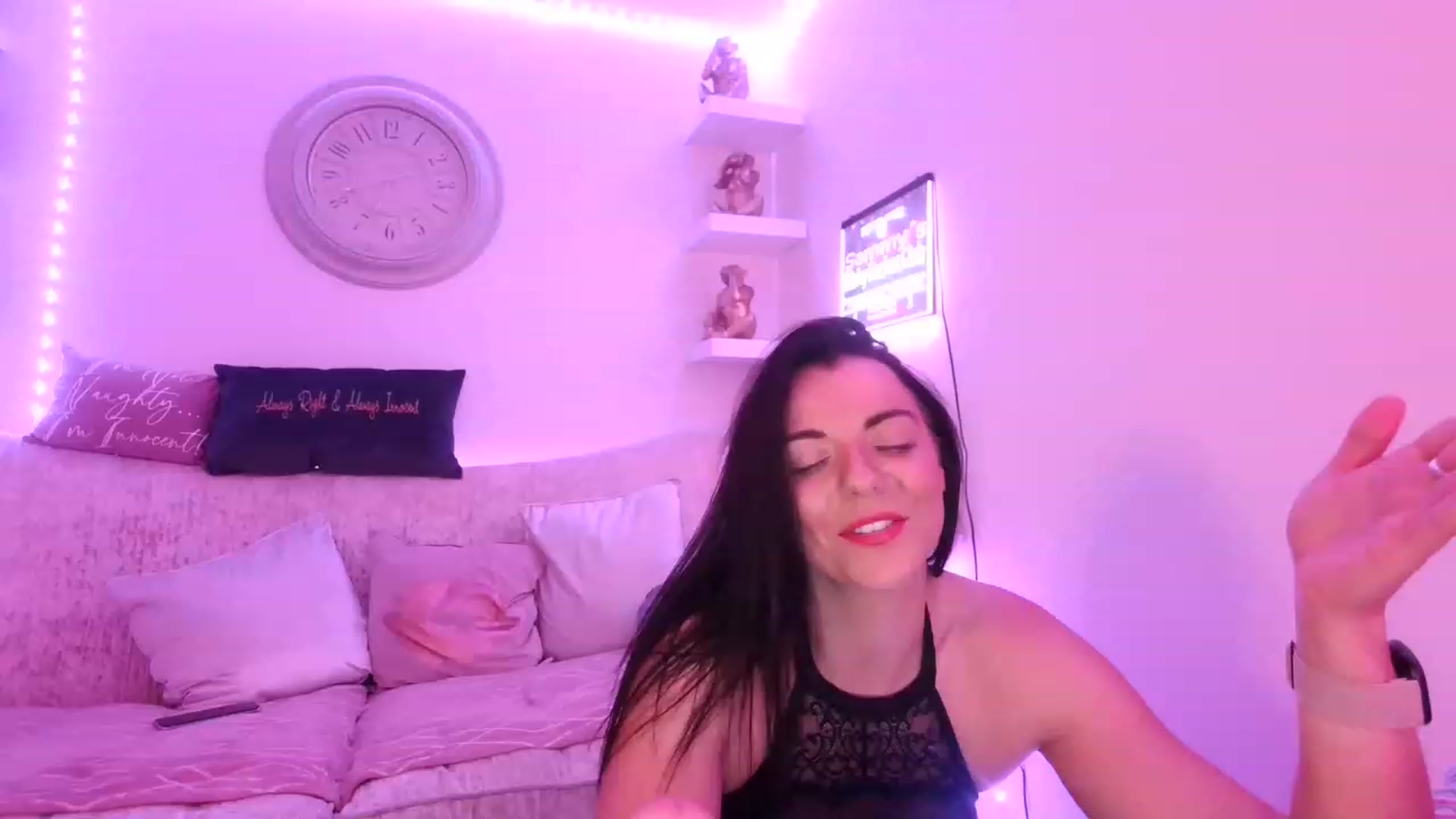 Gallery image thumbnail from innocentSamx's myfreecams stream on, 06/04/2023, 01:01 image 3 of 20