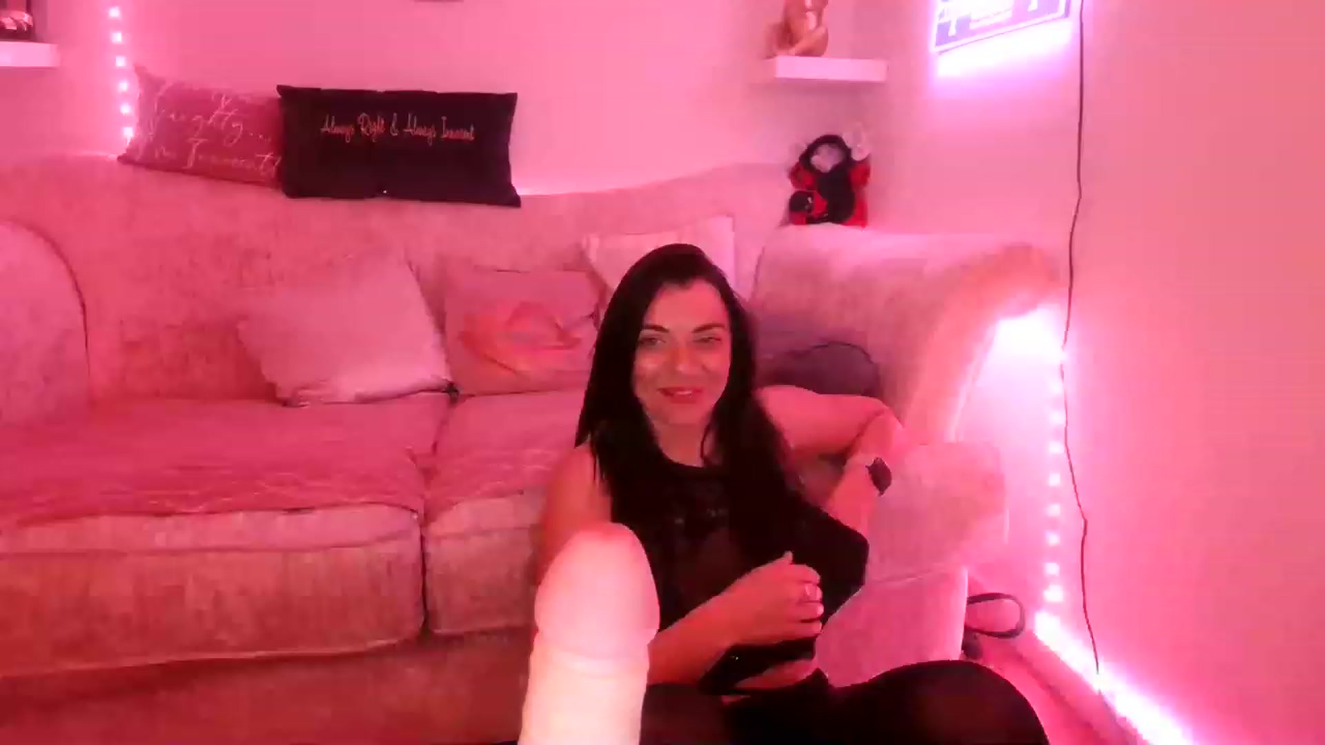 Gallery image thumbnail from innocentSamx's myfreecams stream on, 06/04/2023, 01:01 image 16 of 20