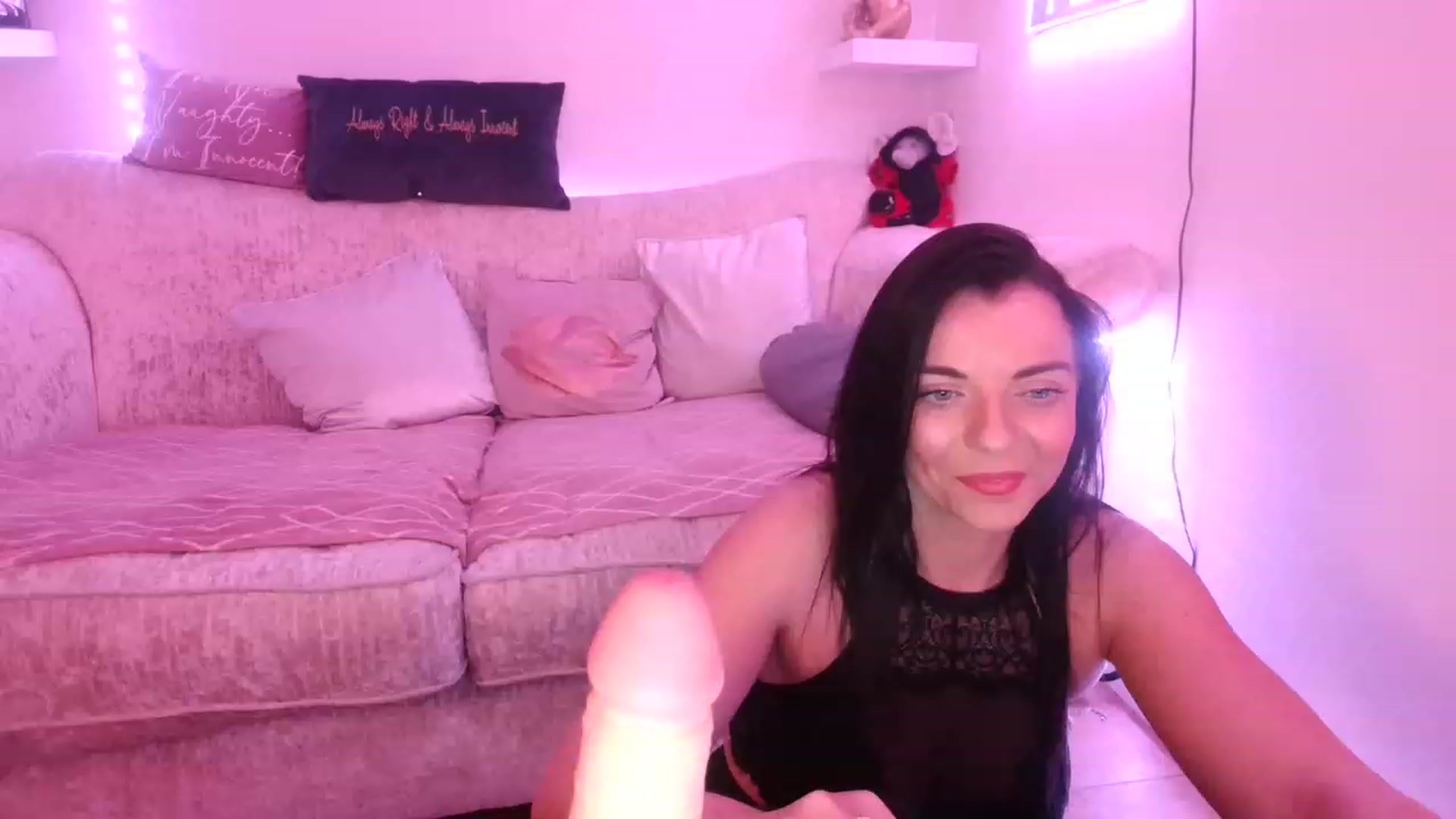 Gallery image thumbnail from innocentSamx's myfreecams stream on, 06/04/2023, 01:01 image 15 of 20