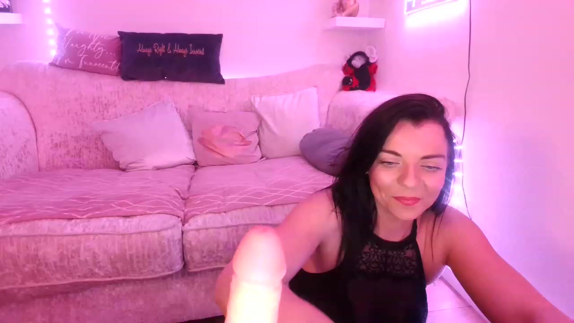 Gallery image thumbnail from innocentSamx's myfreecams stream on, 06/04/2023, 01:01 image 14 of 20