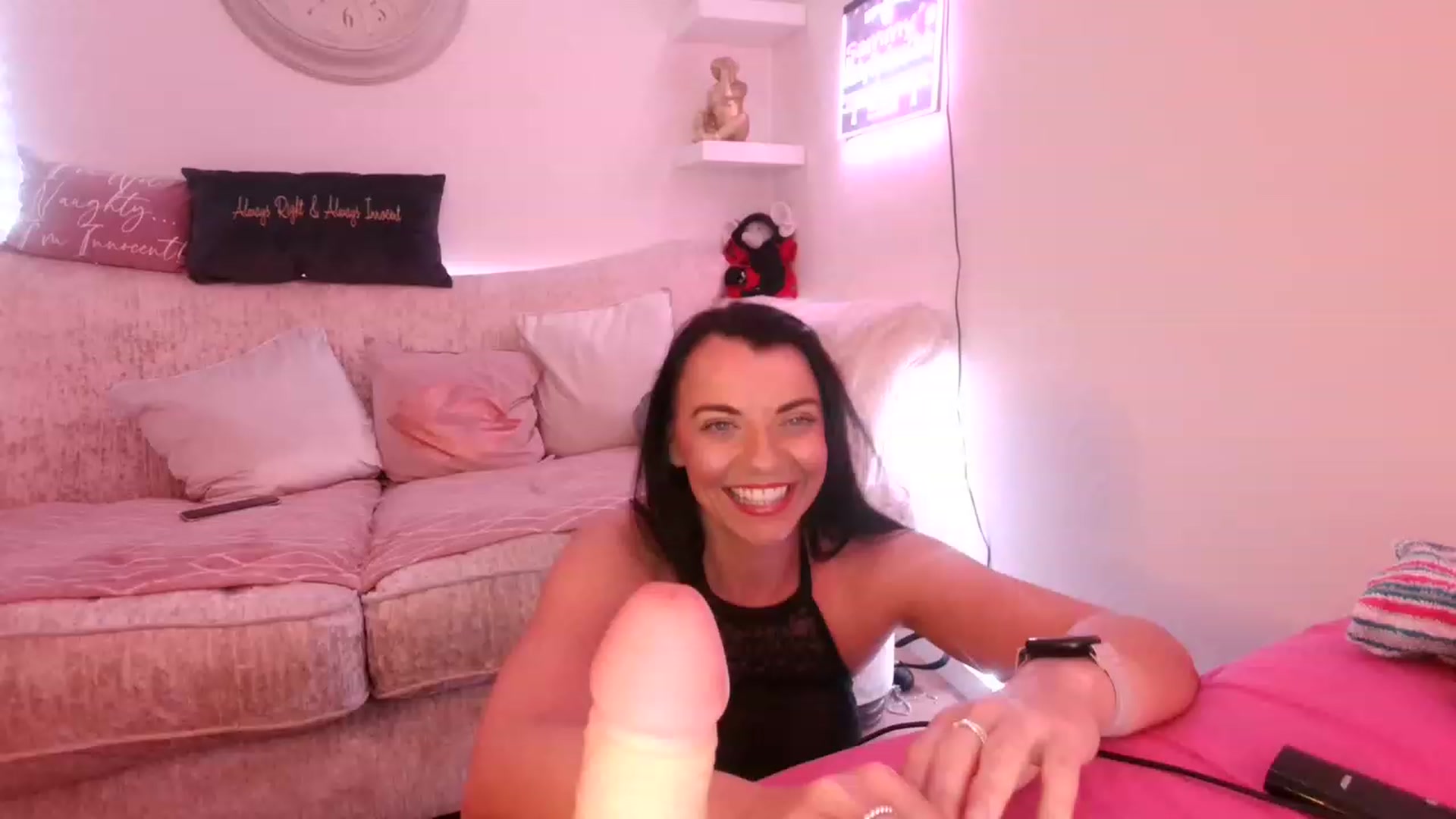 Gallery image thumbnail from innocentSamx's myfreecams stream on, 06/04/2023, 01:01 image 5 of 20