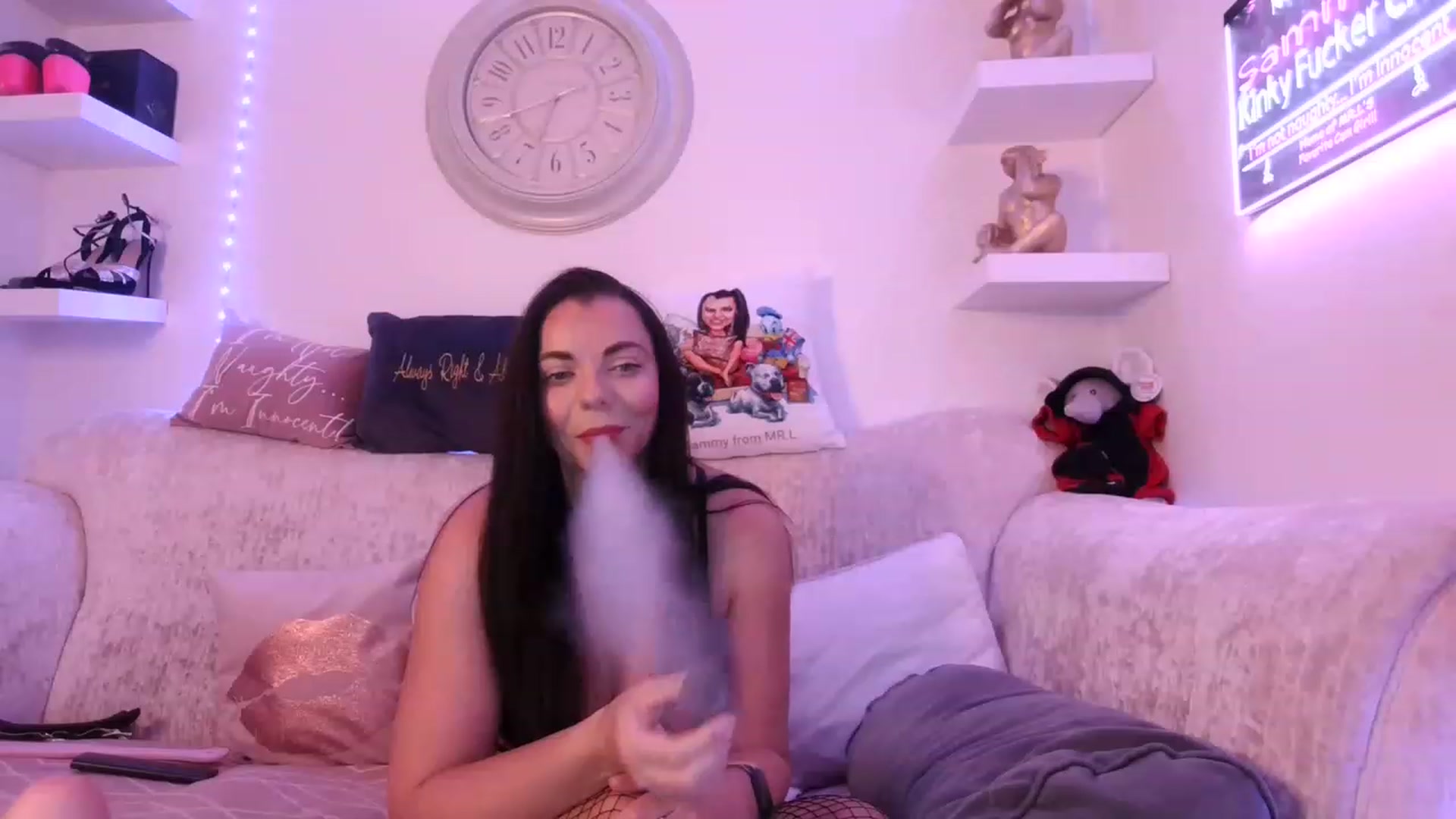 Gallery image thumbnail from innocentSamx's myfreecams stream on, 06/21/2023, 19:18 image 8 of 20
