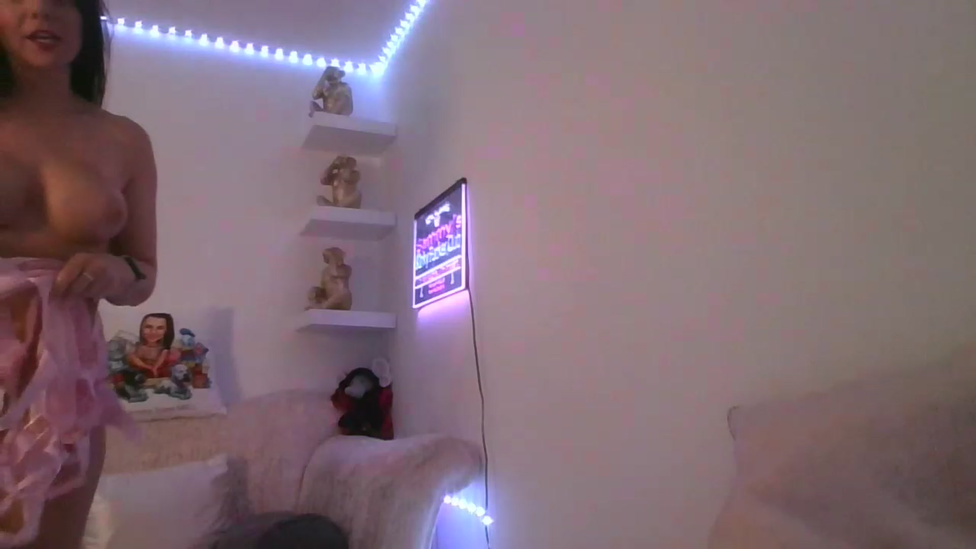 Gallery image thumbnail from innocentSamx's myfreecams stream on, 06/25/2023, 10:29 image 20 of 20