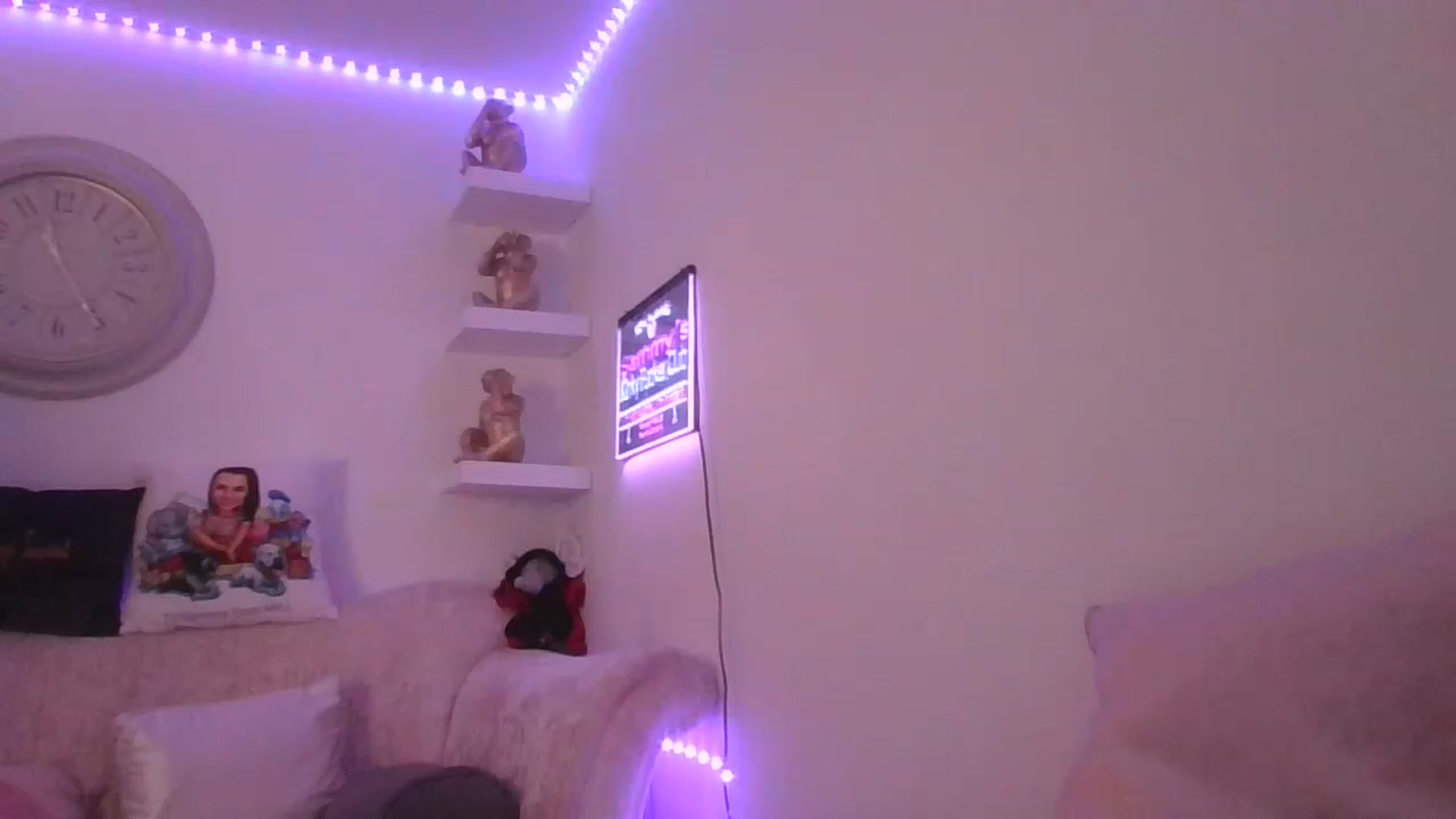 Gallery image thumbnail from innocentSamx's myfreecams stream on, 06/25/2023, 10:29 image 17 of 20