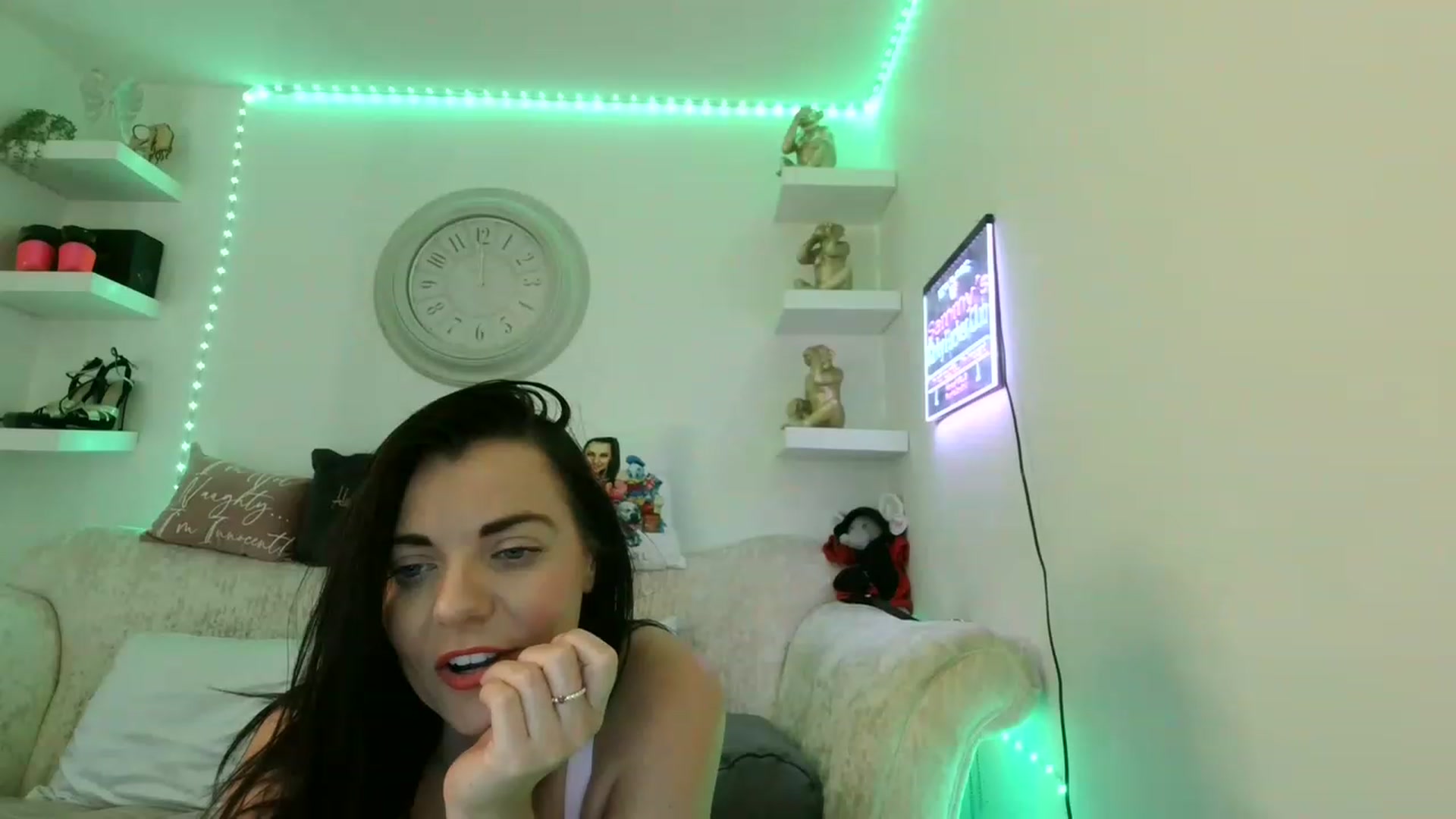 Gallery image thumbnail from innocentSamx's myfreecams stream on, 06/25/2023, 11:06 image 9 of 20