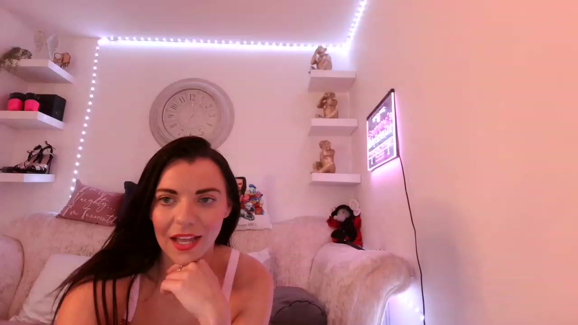 Gallery image thumbnail from innocentSamx's myfreecams stream on, 06/25/2023, 11:06 image 19 of 20