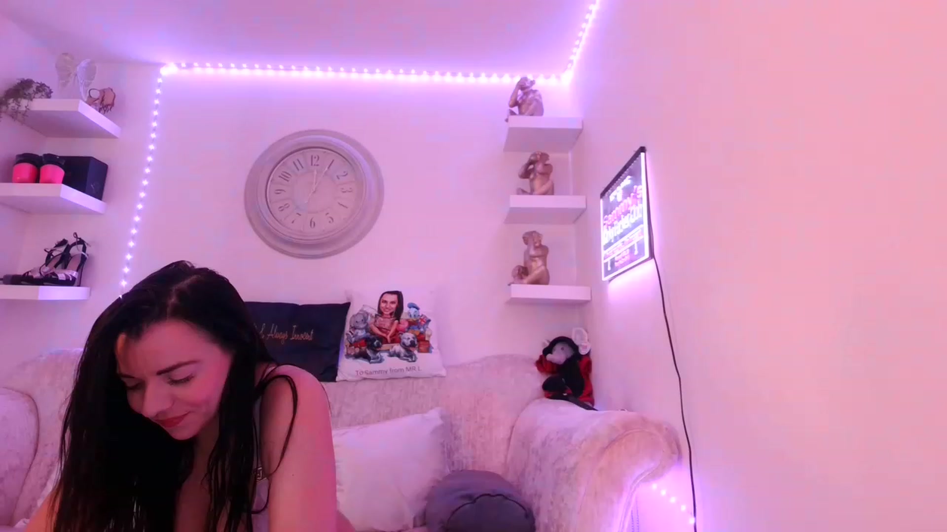 Gallery image thumbnail from innocentSamx's myfreecams stream on, 06/25/2023, 11:06 image 18 of 20