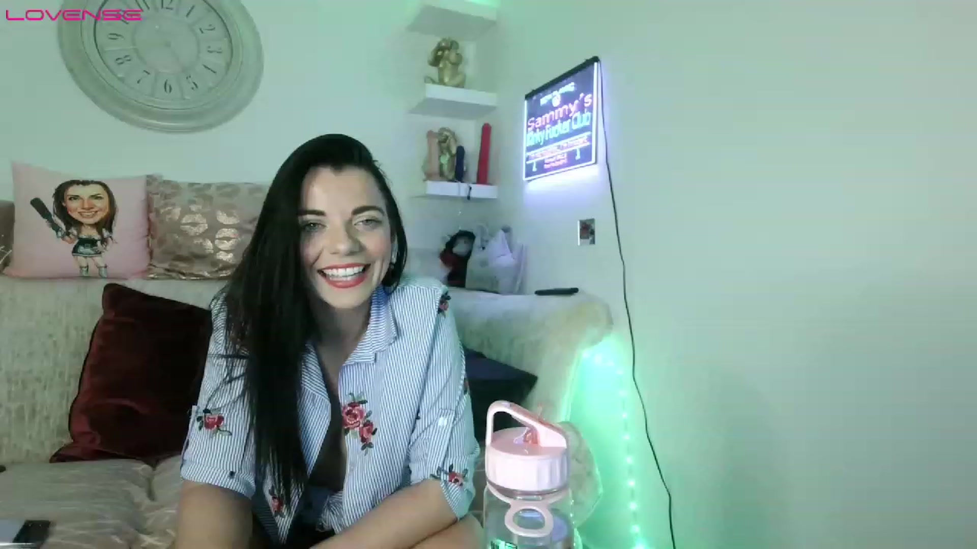 Gallery image thumbnail from innocentSamx's myfreecams stream on, 07/19/2023, 19:39 image 3 of 20