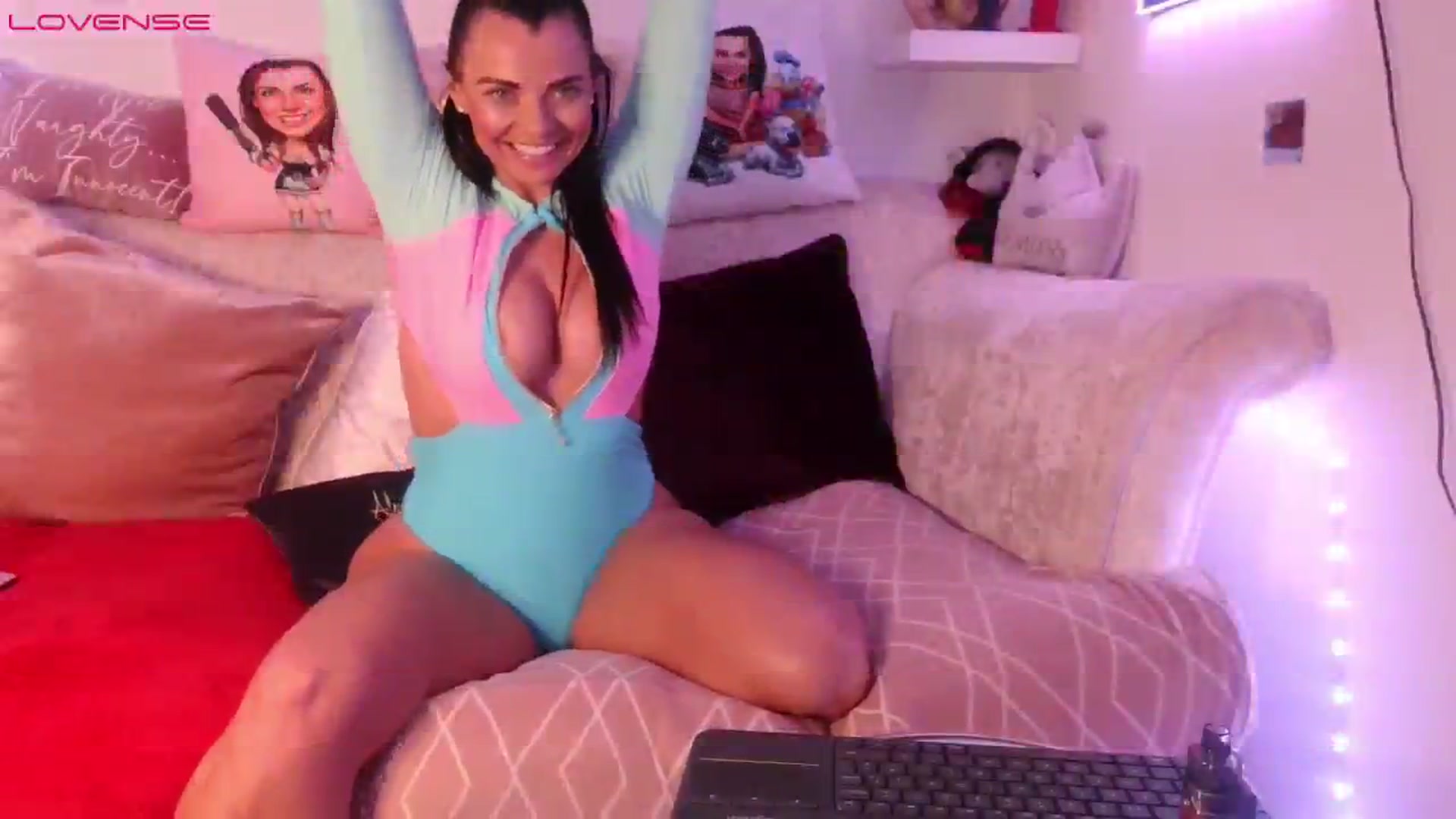 Gallery image thumbnail from innocentSamx's myfreecams stream on, 07/22/2023, 15:04 image 15 of 20