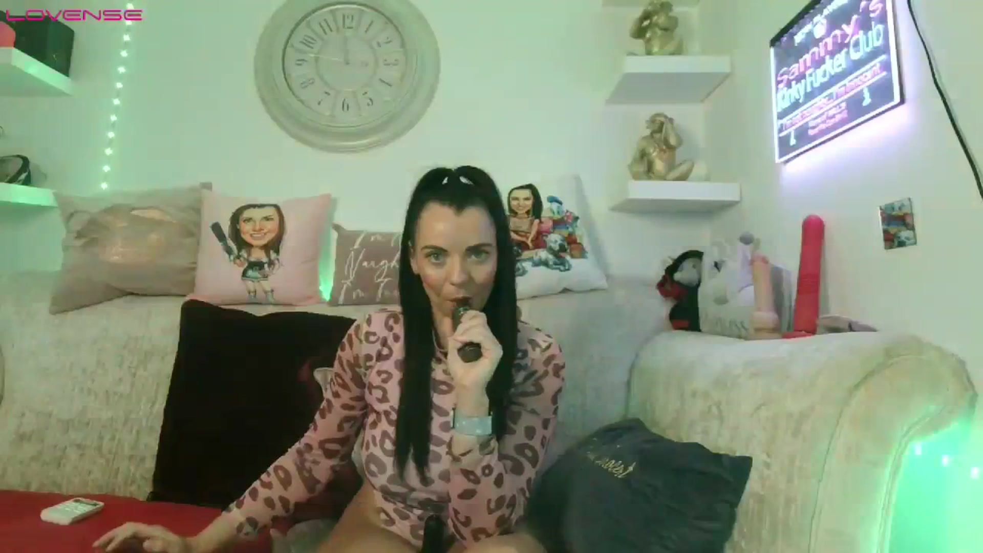 Gallery image thumbnail from innocentSamx's myfreecams stream on, 08/06/2023, 12:03 image 2 of 20