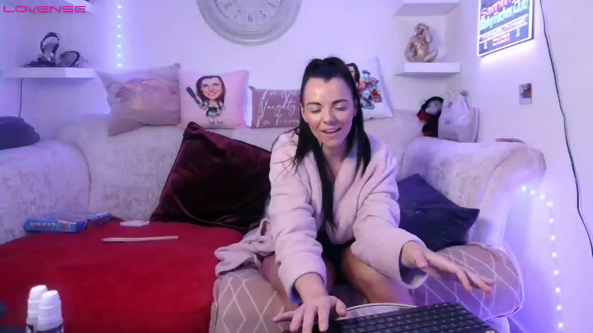 Gallery image thumbnail from innocentSamx's myfreecams stream on, 08/06/2023, 15:53 image 12 of 20