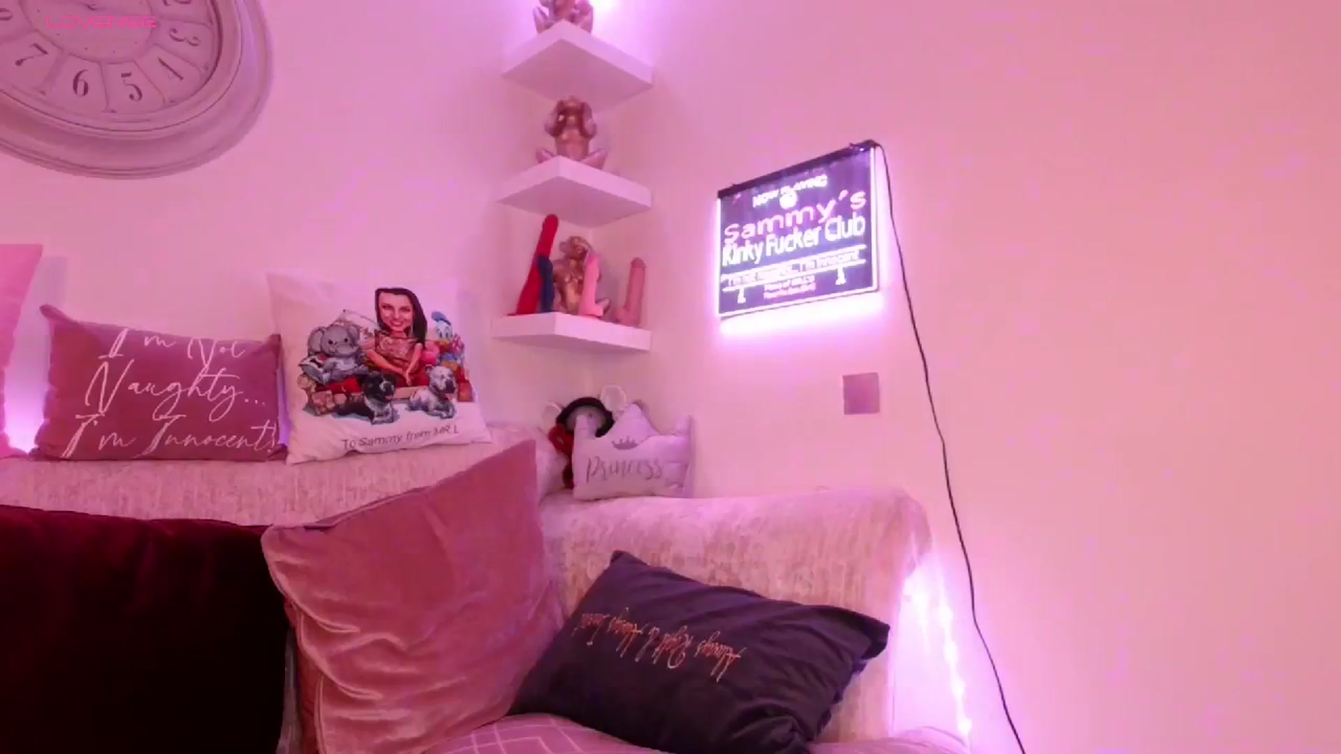 Gallery image thumbnail from innocentSamx's myfreecams stream on, 08/21/2023, 22:33 image 12 of 20