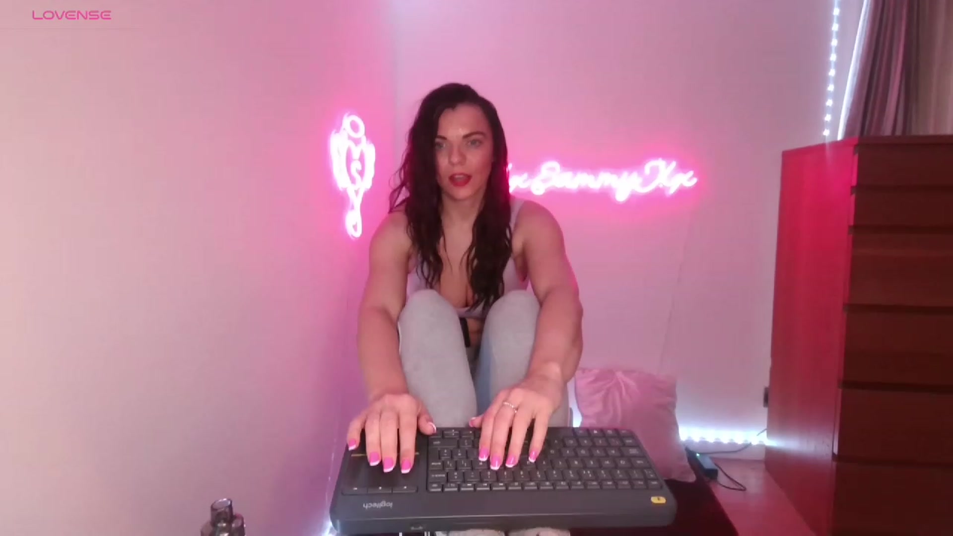 Gallery image thumbnail from innocentSamx's myfreecams stream on, 08/27/2023, 18:21 image 6 of 20