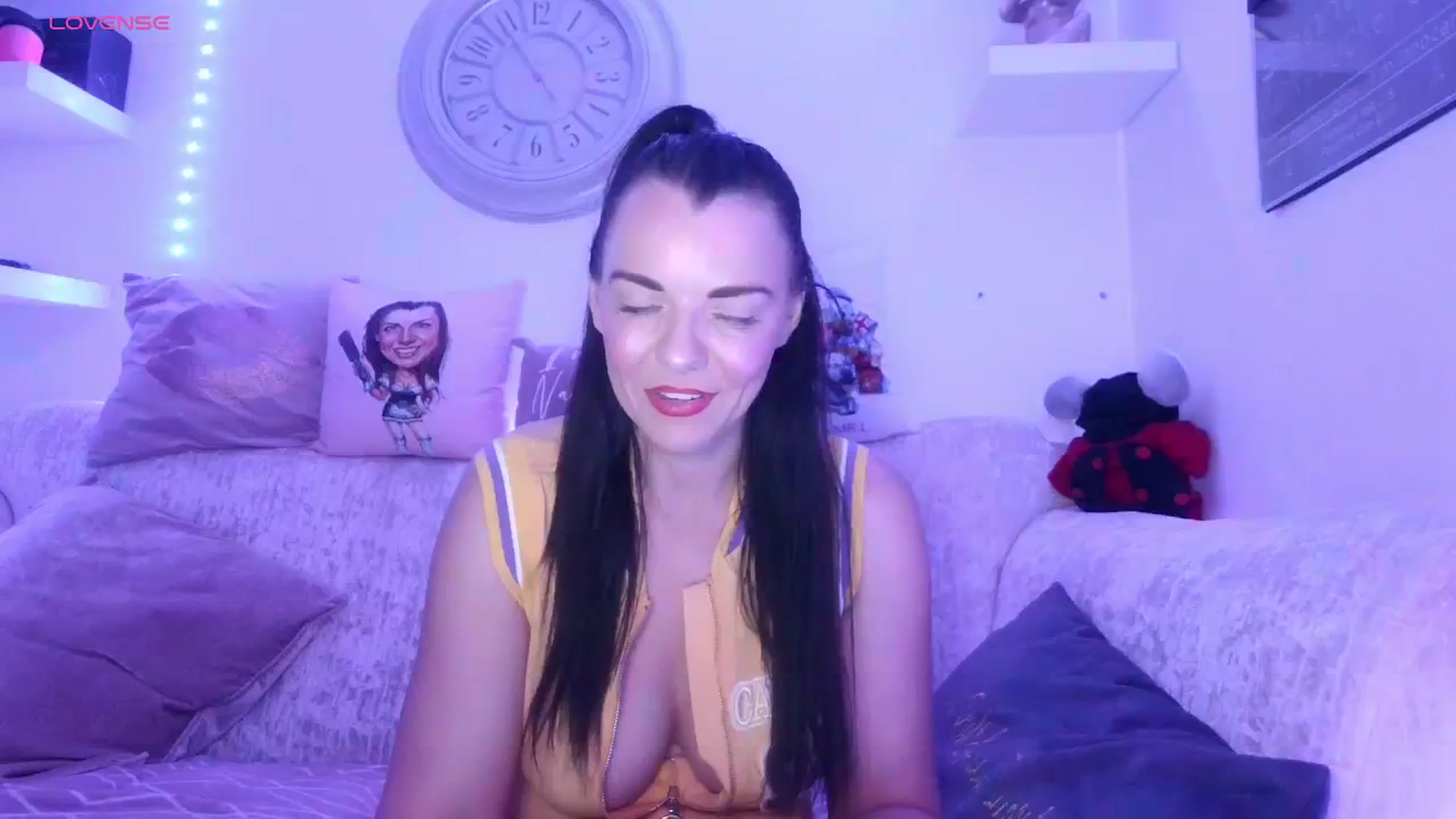 Gallery image thumbnail from innocentSamx's myfreecams stream on, 09/06/2023, 22:11 image 13 of 20