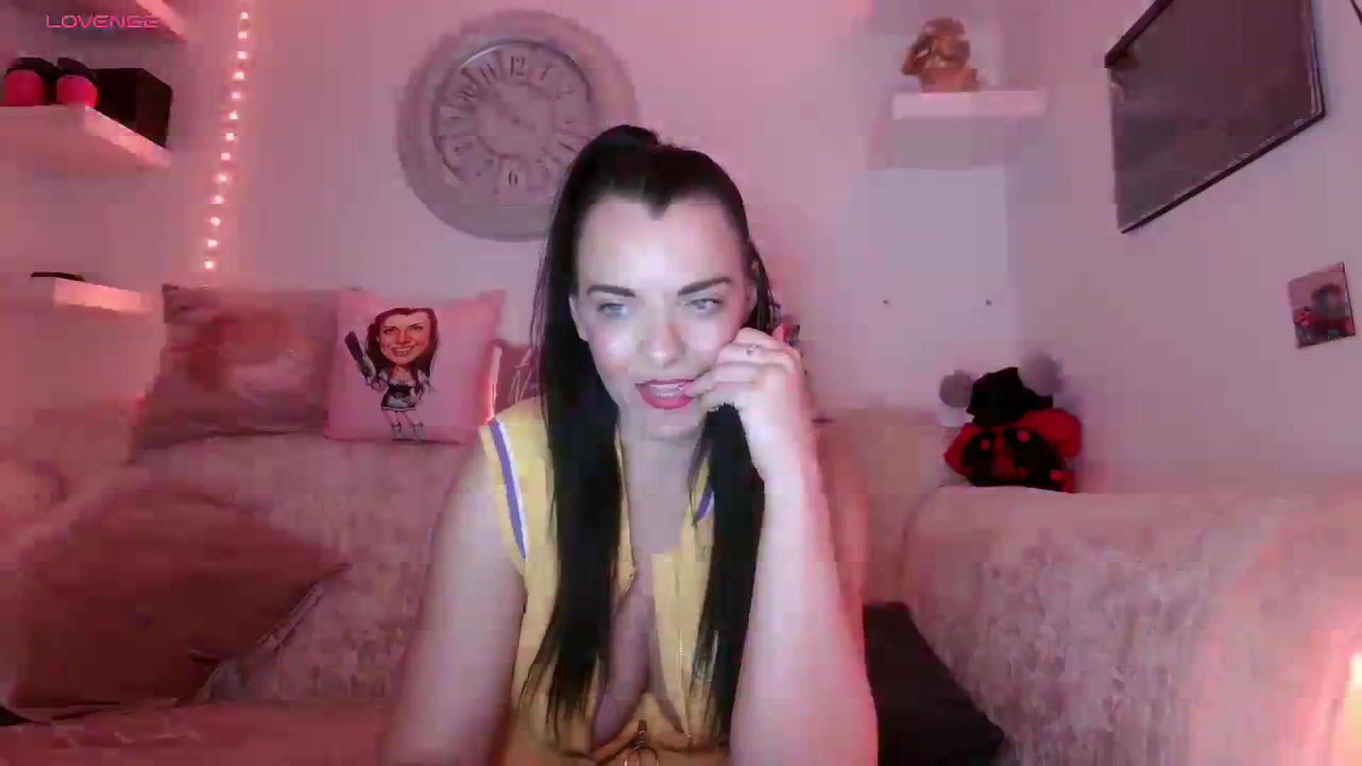 Gallery image thumbnail from innocentSamx's myfreecams stream on, 09/06/2023, 22:11 image 11 of 20