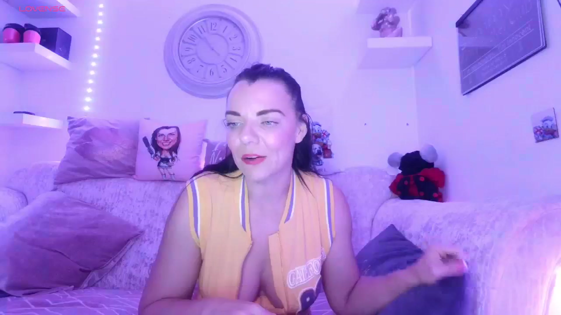 Gallery image thumbnail from innocentSamx's myfreecams stream on, 09/06/2023, 22:11 image 12 of 20