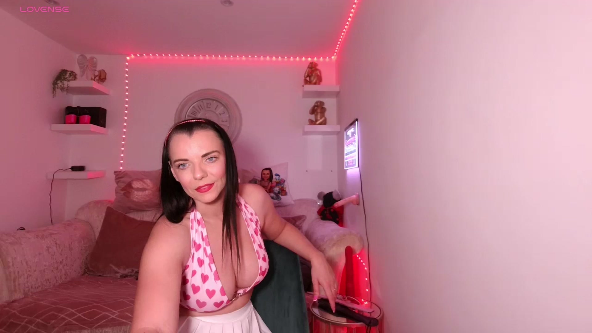 Gallery image thumbnail from innocentSamx's myfreecams stream on, 09/15/2023, 19:36 image 13 of 20