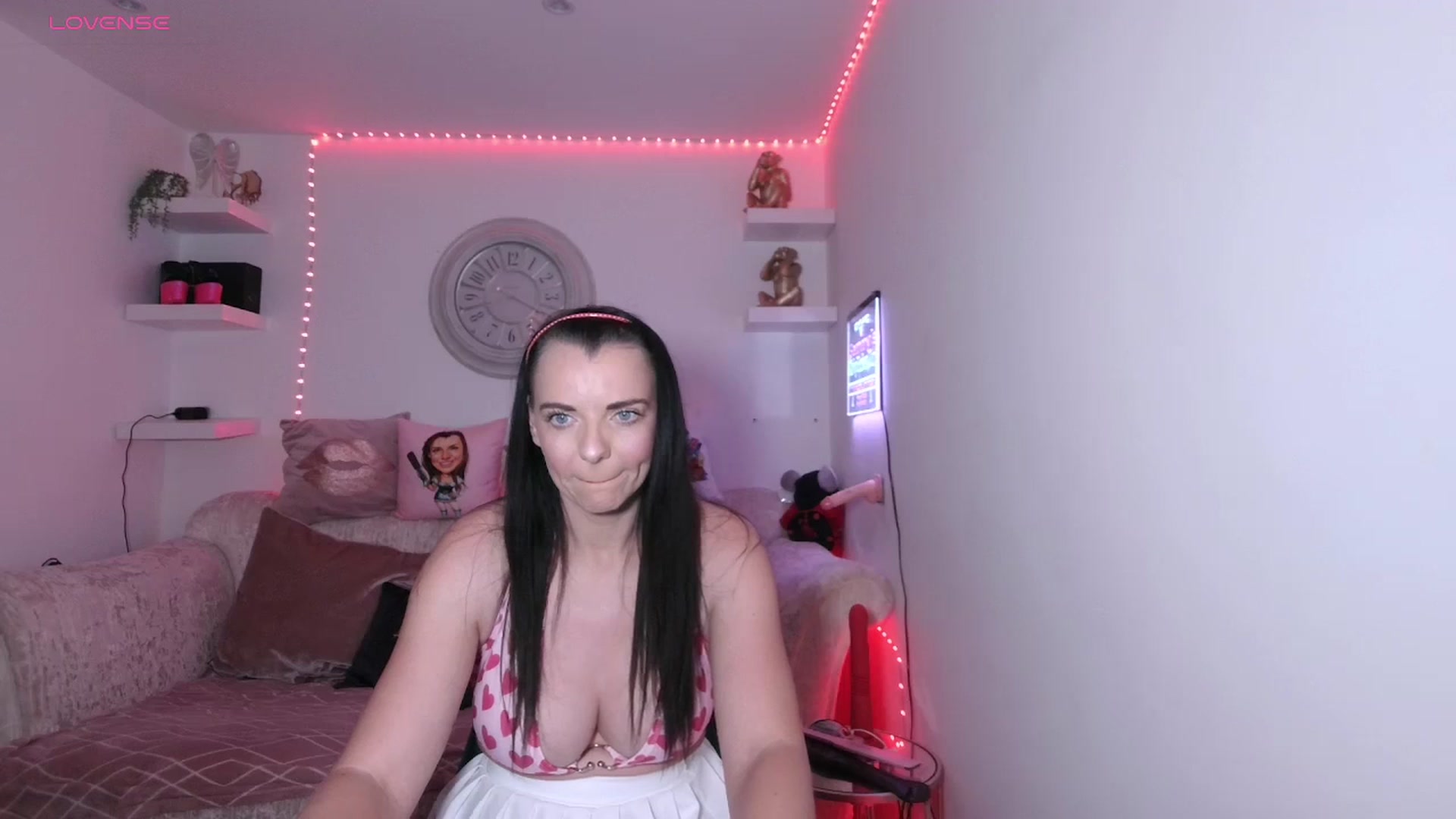 Gallery image thumbnail from innocentSamx's myfreecams stream on, 09/15/2023, 19:36 image 4 of 20