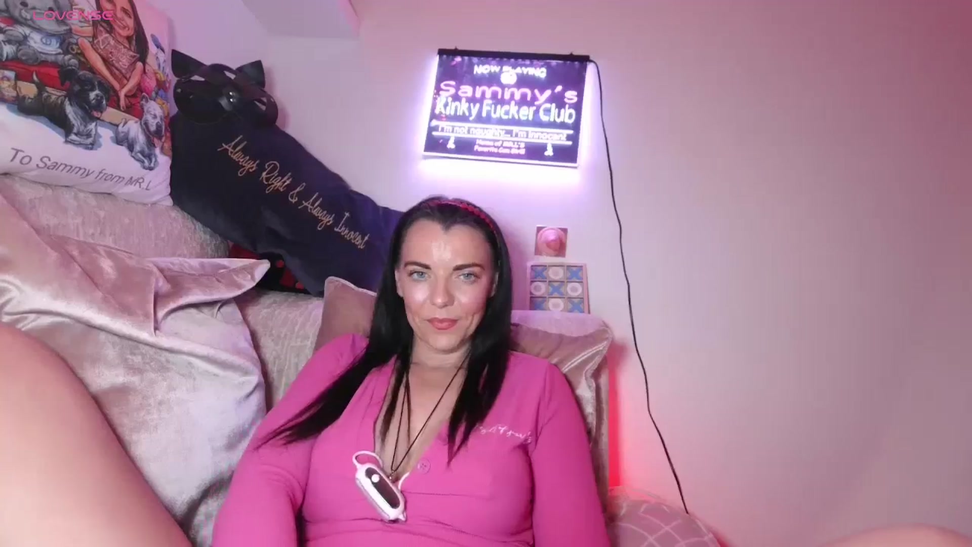 Gallery image thumbnail from innocentSamx's myfreecams stream on, 09/17/2023, 11:43 image 3 of 20