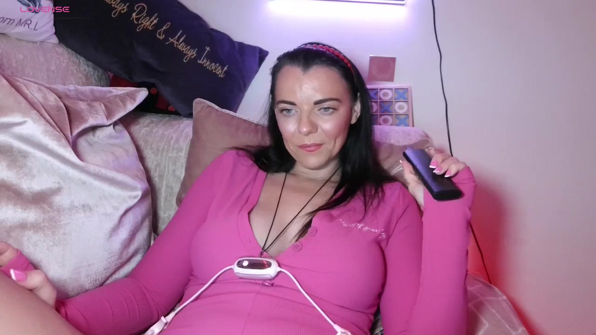 Gallery image thumbnail from innocentSamx's myfreecams stream on, 09/17/2023, 11:43 image 8 of 20