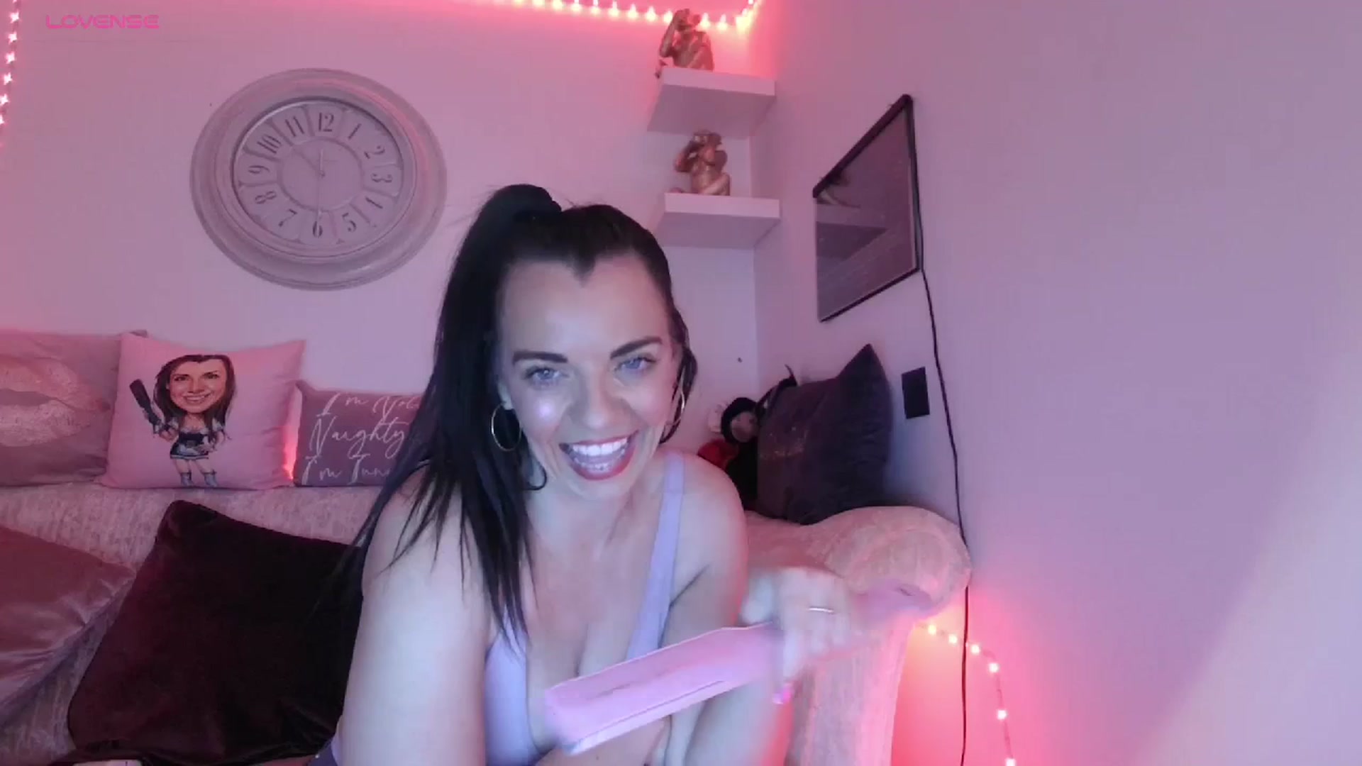 Gallery image thumbnail from innocentSamx's myfreecams stream on, 09/20/2023, 21:39 image 13 of 20