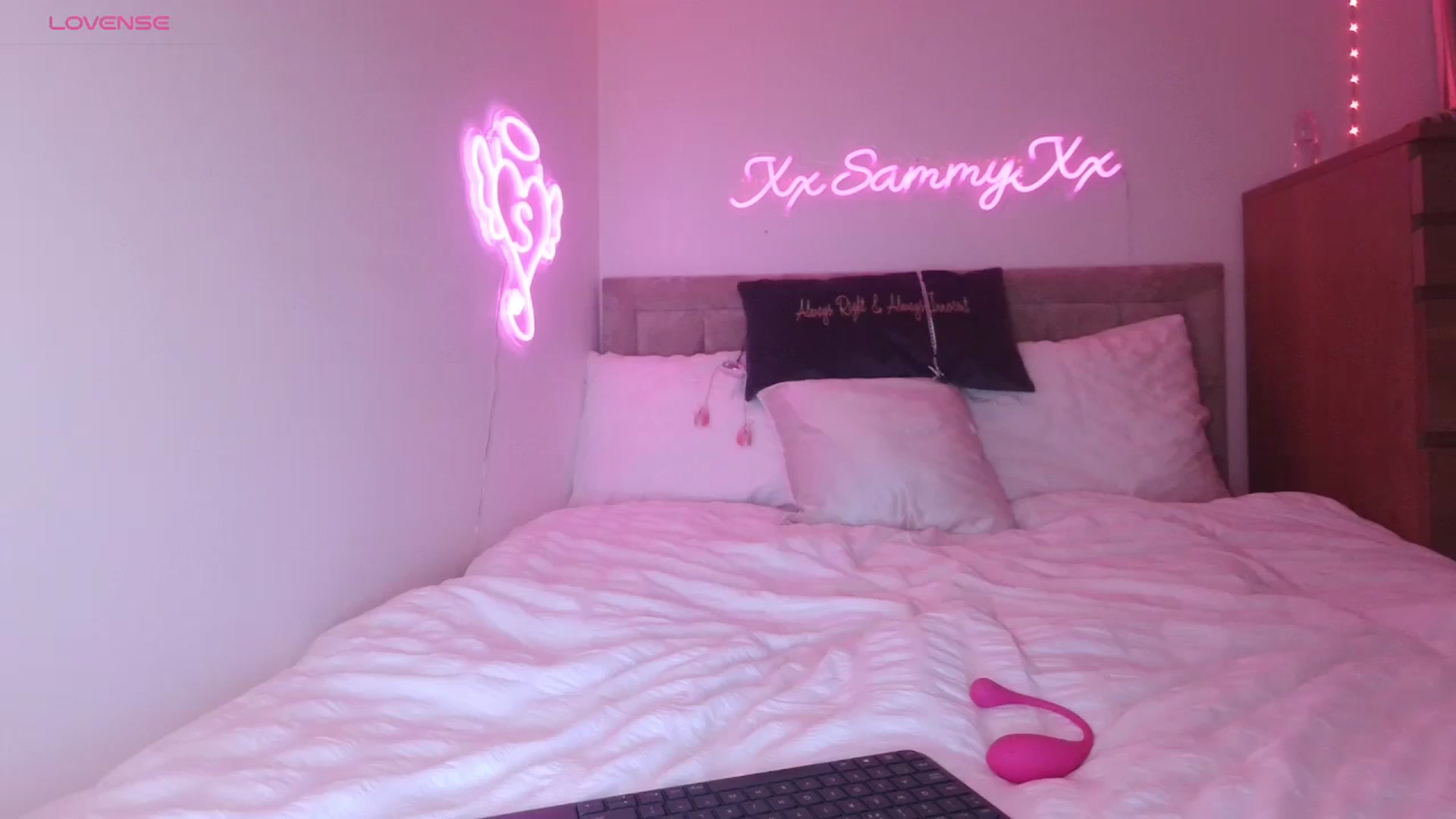 Gallery image thumbnail from innocentSamx's myfreecams stream on, 09/25/2023, 11:02 image 4 of 20