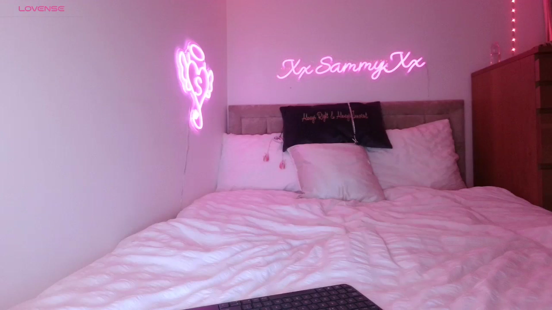 Gallery image thumbnail from innocentSamx's myfreecams stream on, 09/25/2023, 11:02 image 5 of 20