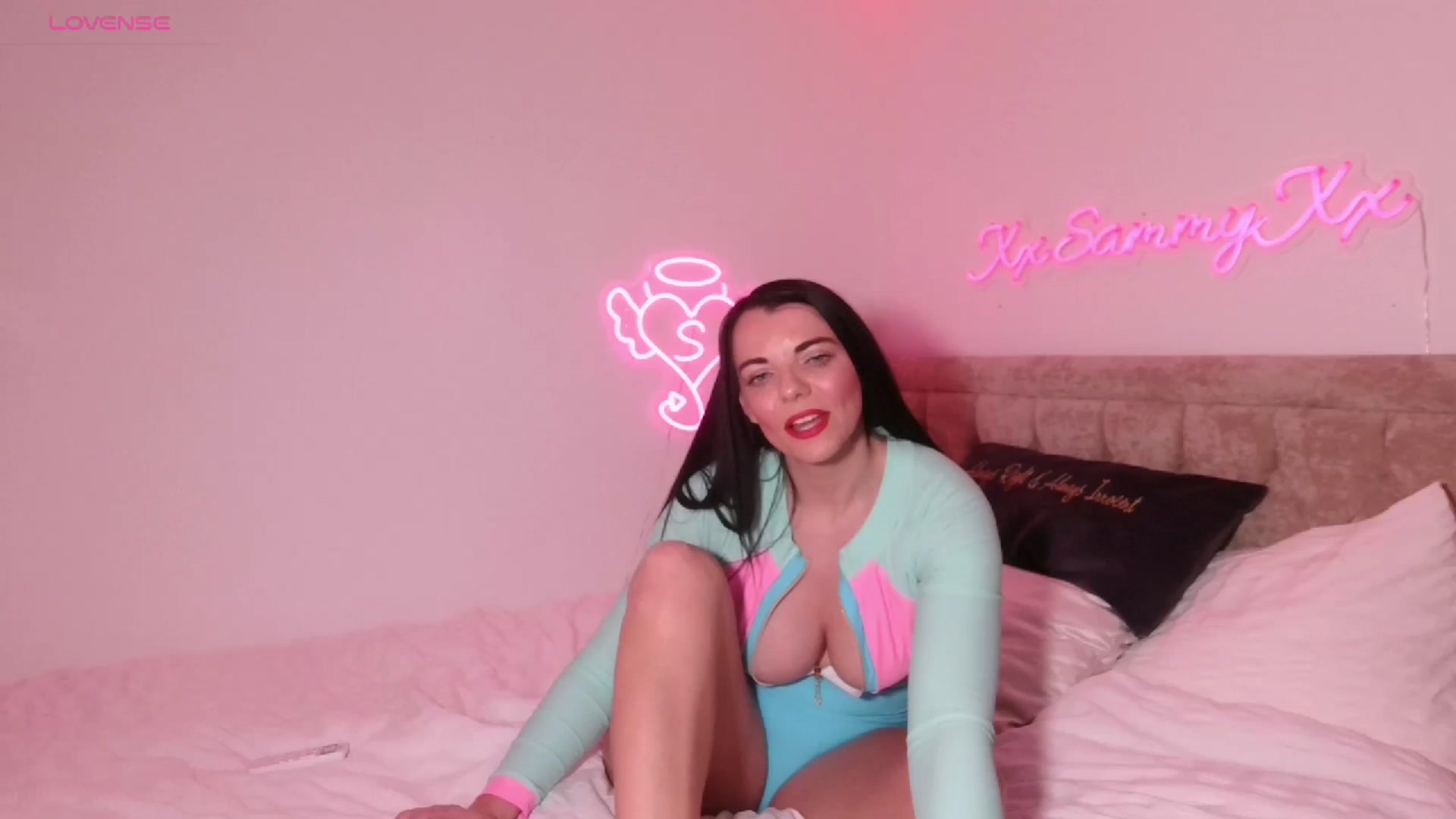 Gallery image thumbnail from innocentSamx's myfreecams stream on, 09/26/2023, 20:03 image 6 of 20