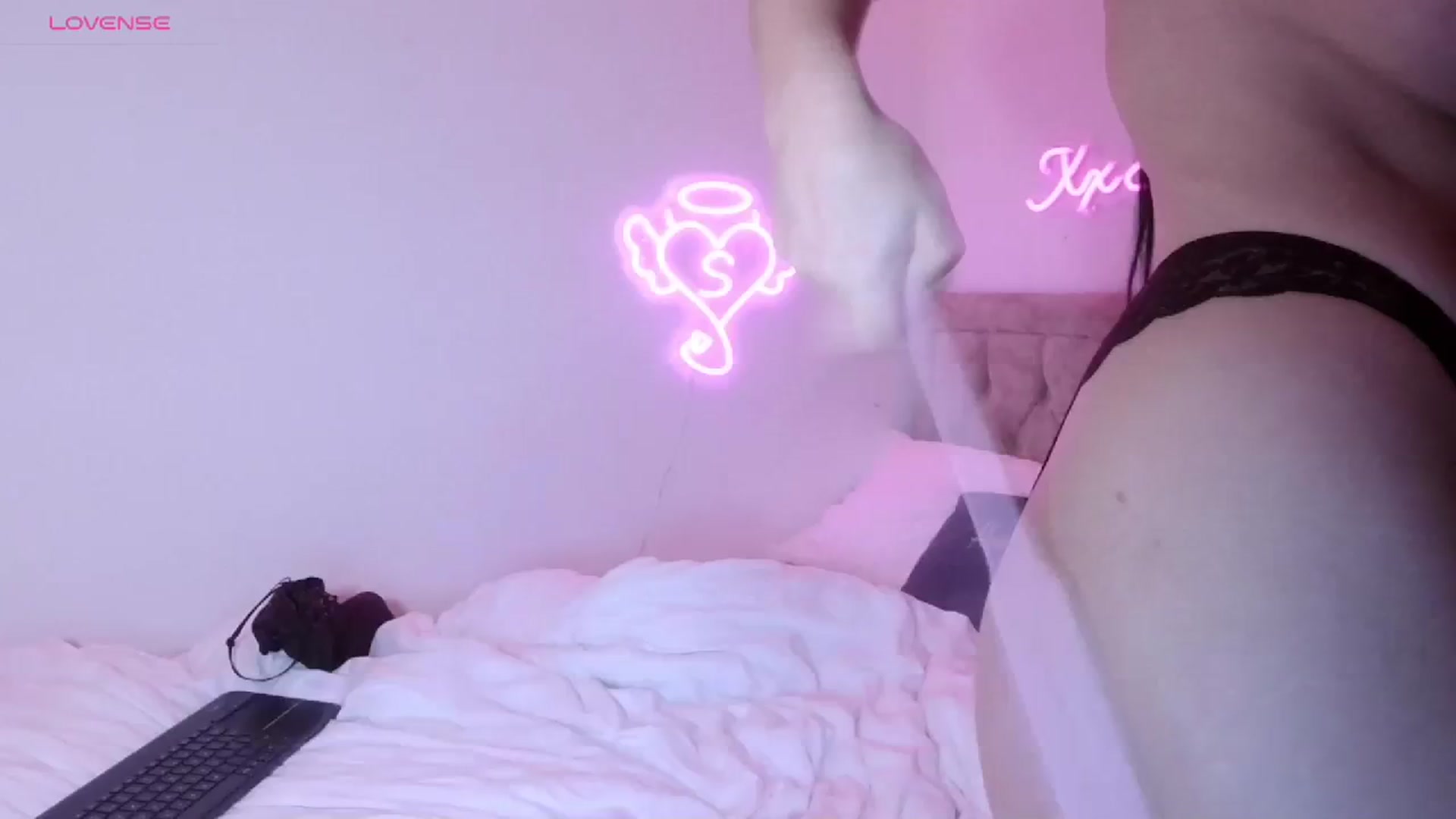 Gallery image thumbnail from innocentSamx's myfreecams stream on, 09/26/2023, 21:06 image 20 of 20