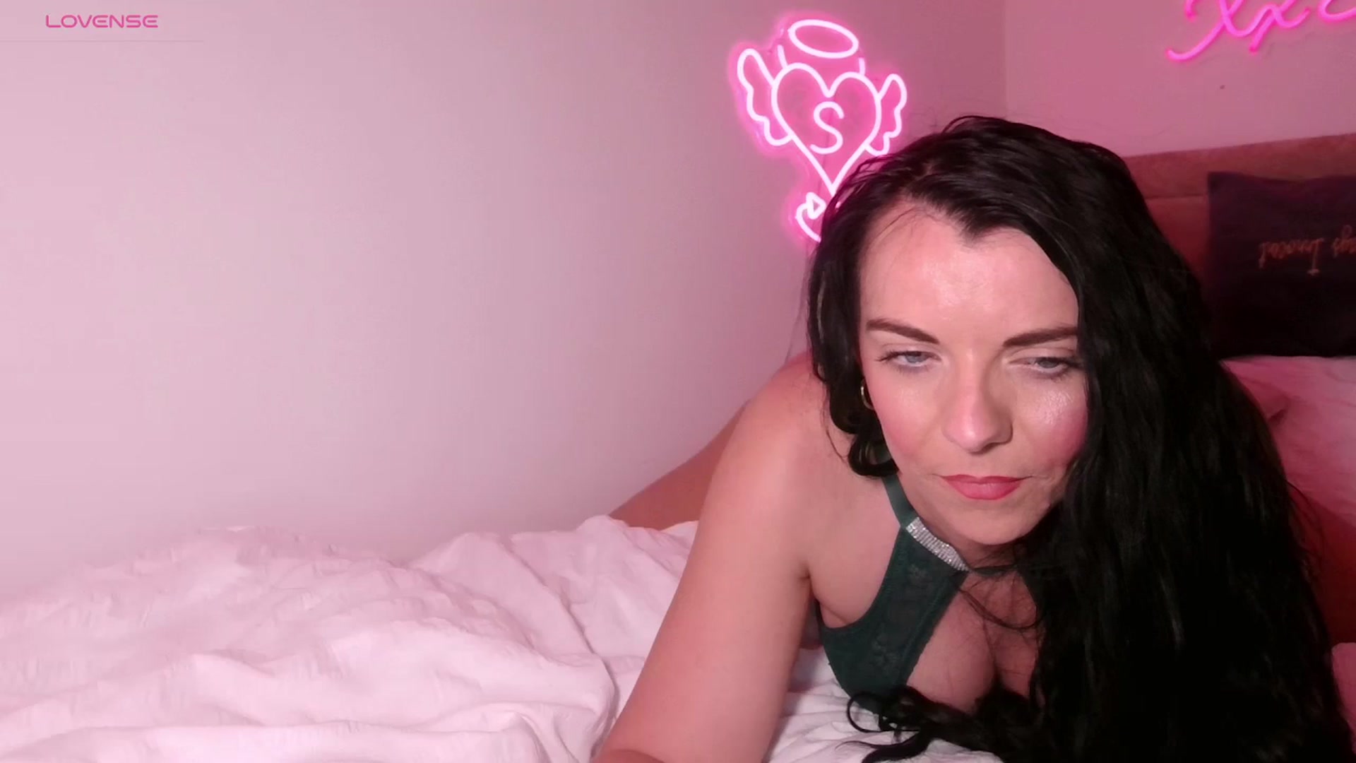 Gallery image thumbnail from innocentSamx's myfreecams stream on, 09/28/2023, 22:22 image 12 of 20