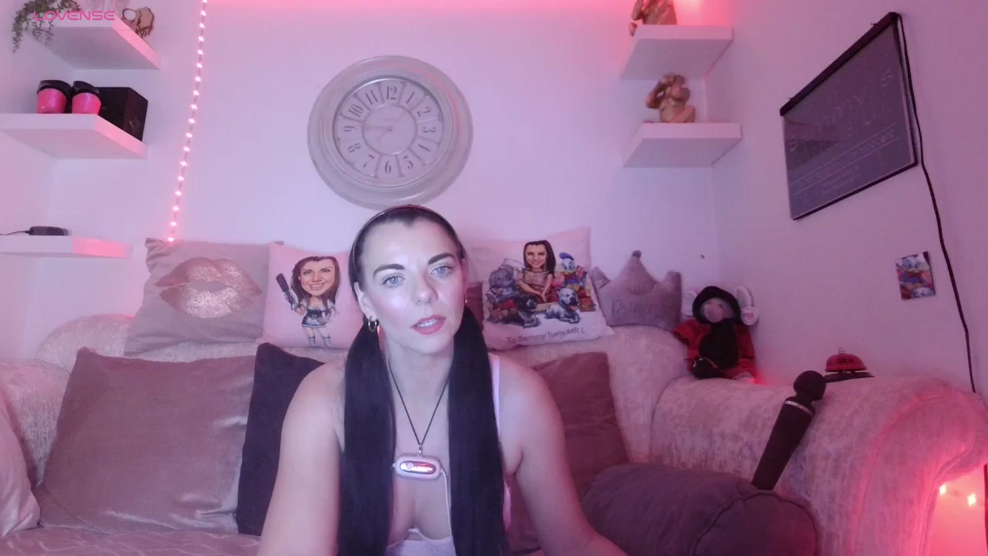 Gallery image thumbnail from innocentSamx's myfreecams stream on, 10/03/2023, 20:34 image 5 of 20