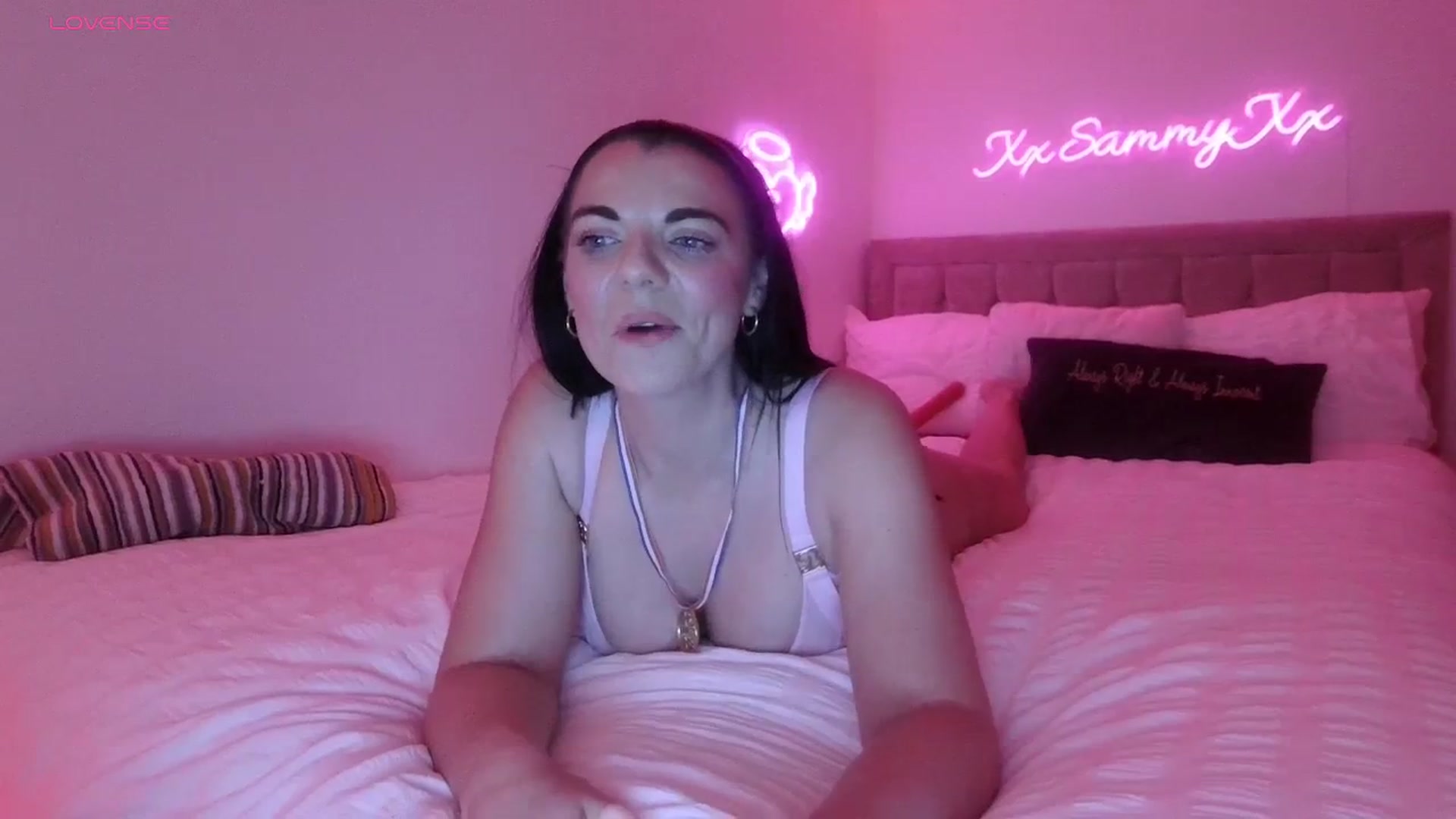 Gallery image thumbnail from innocentSamx's myfreecams stream on, 10/03/2023, 23:14 image 12 of 20