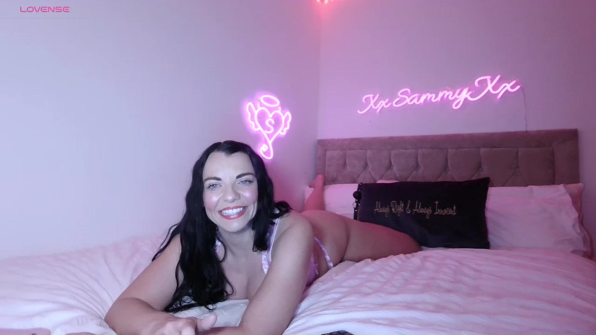 Gallery image thumbnail from innocentSamx's myfreecams stream on, 10/05/2023, 20:48 image 10 of 20